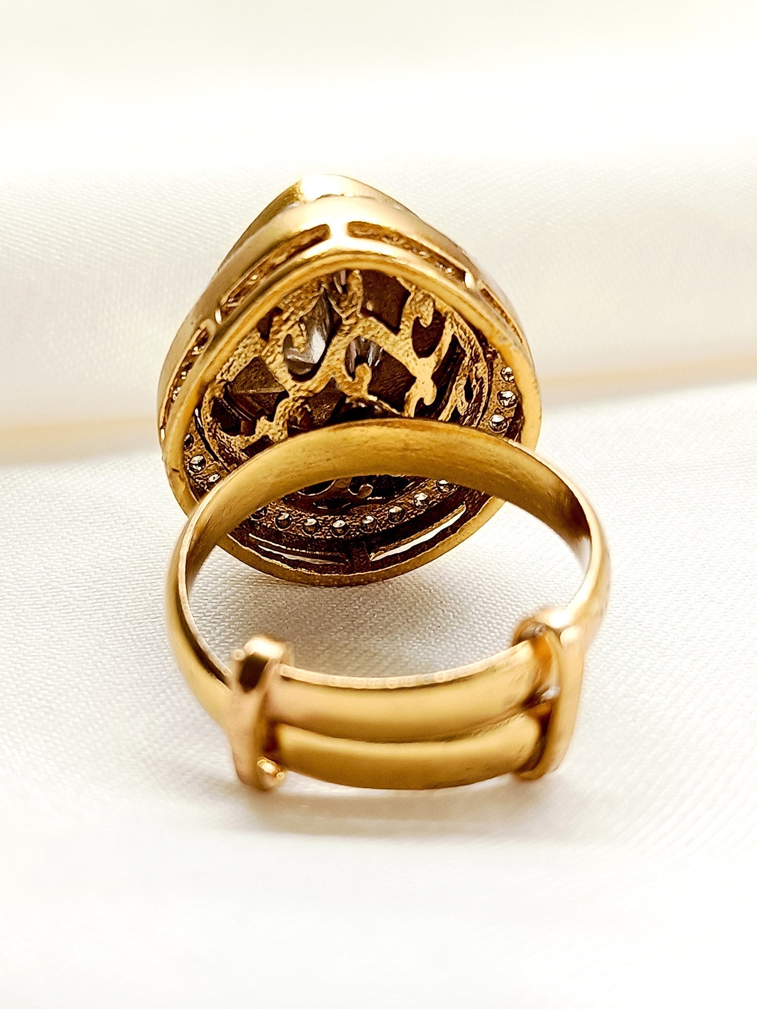 Aahladita White Kundan Finger Ring - qivii