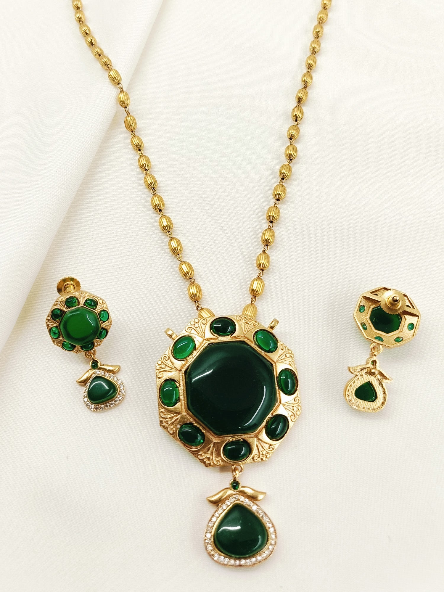 Priyansha Green Oxidized Pendant Set