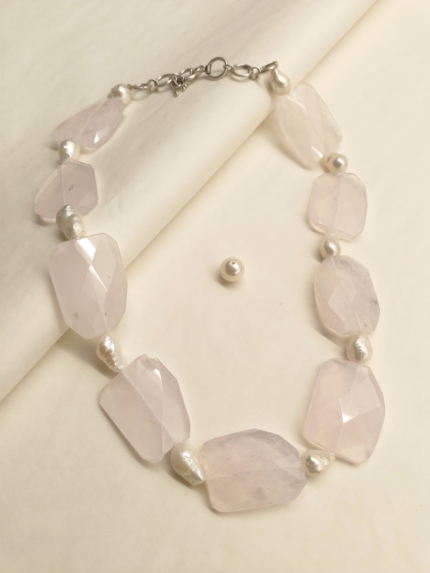 Sahrish Rose Quartz Necklace - qivii
