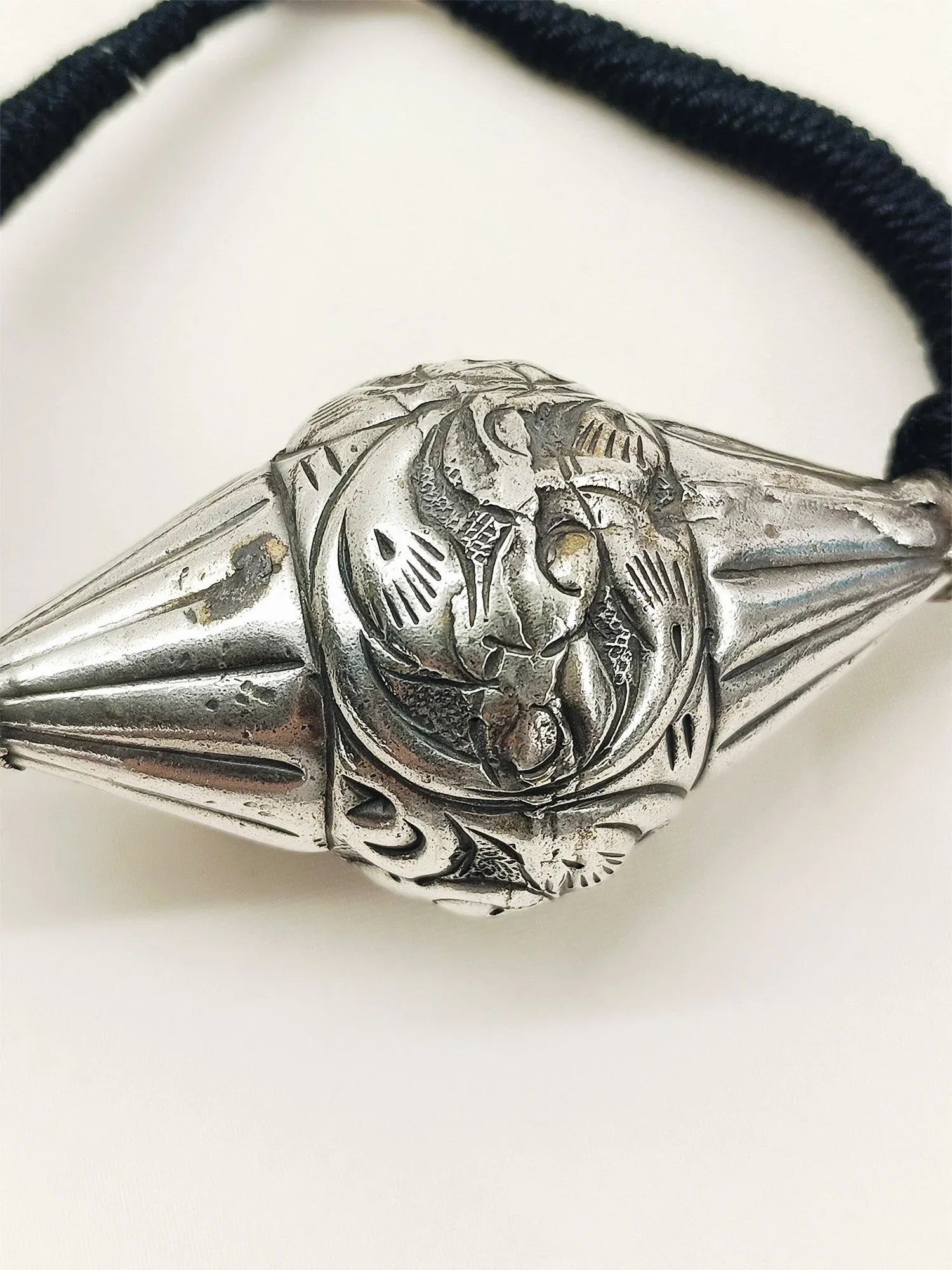 Mangala Black Men's Neckpiece