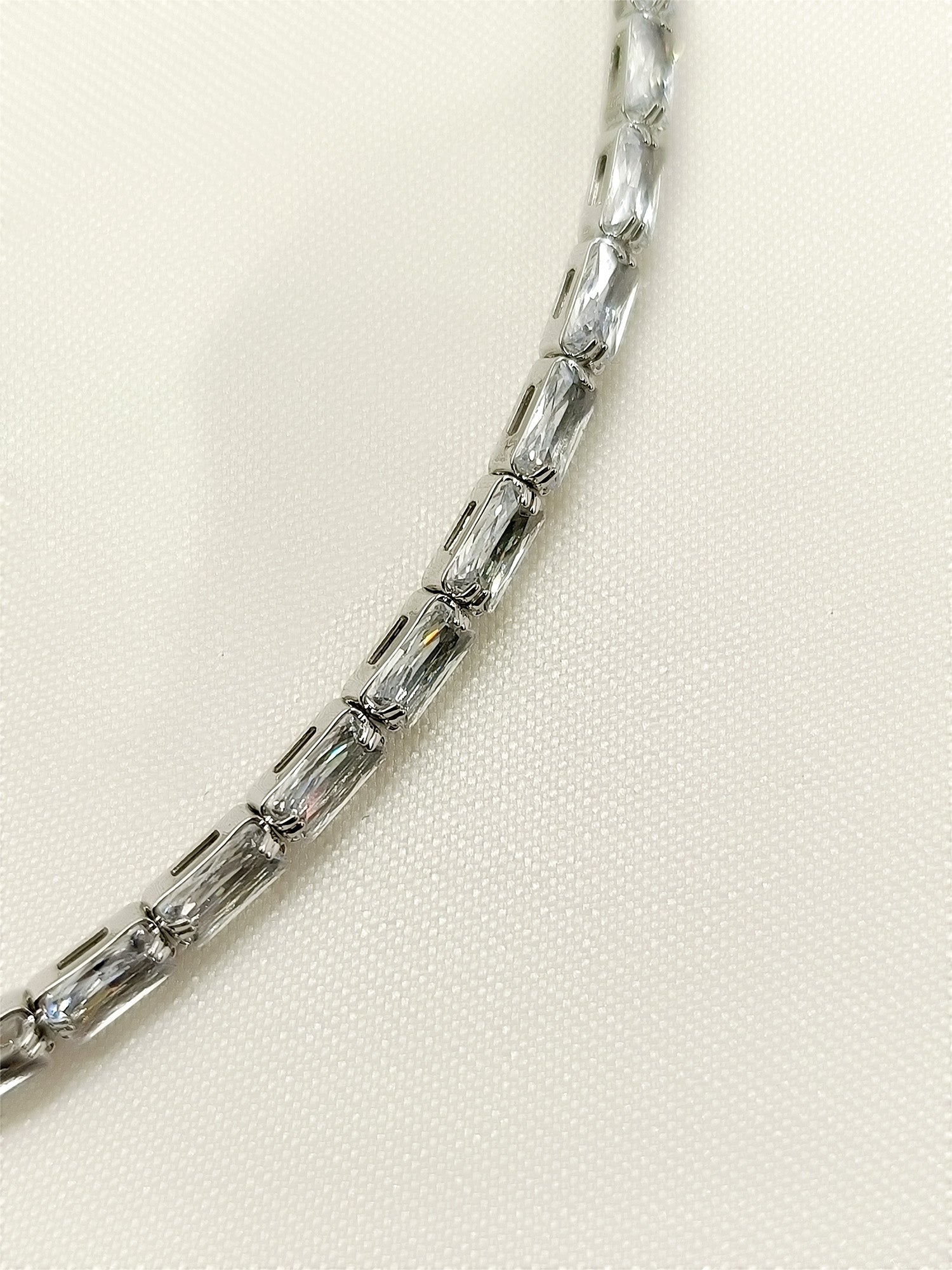 Masira White Western Neckpiece - qivii