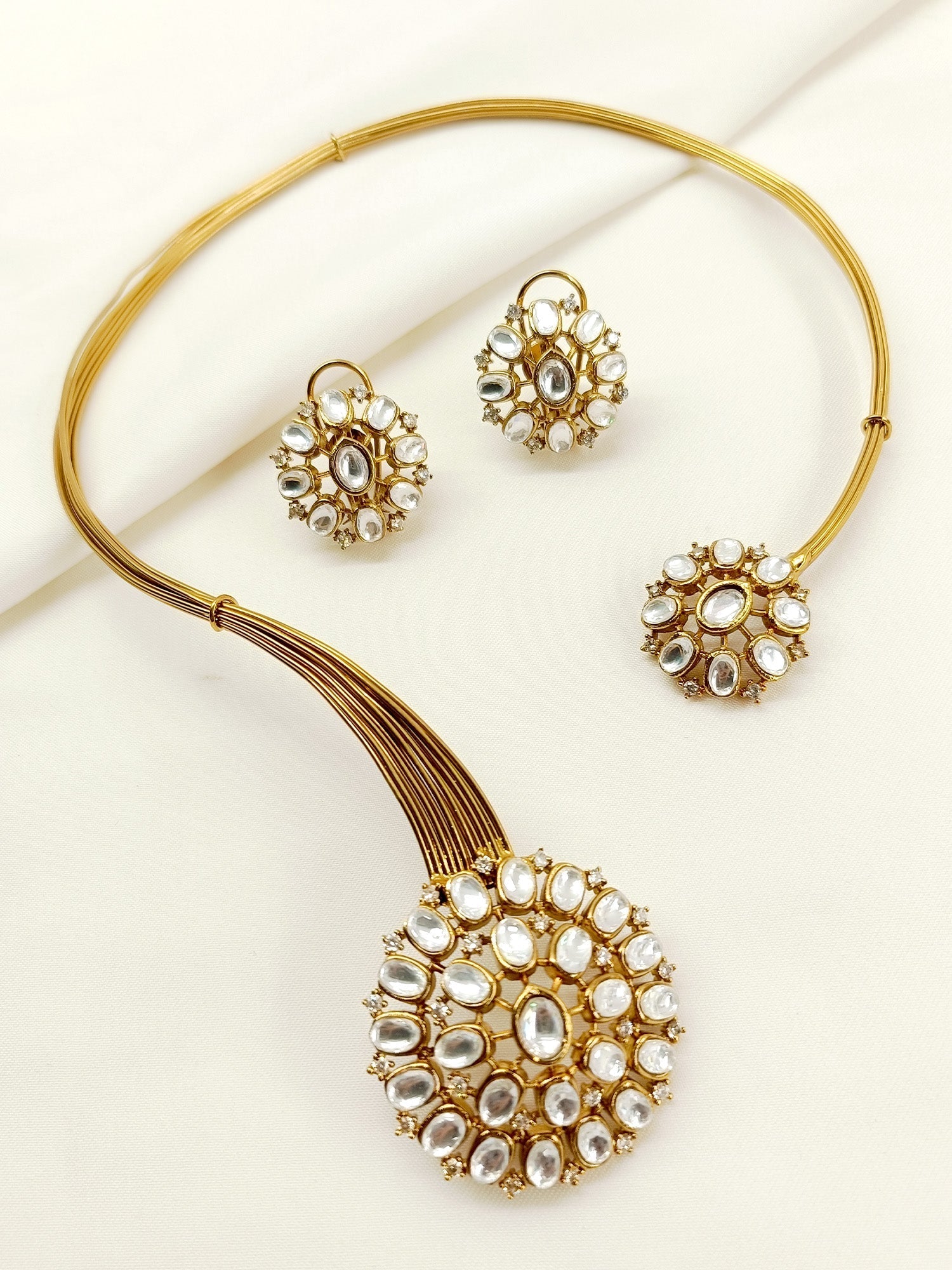 Alvina Kundan Combo Set In White - qivii