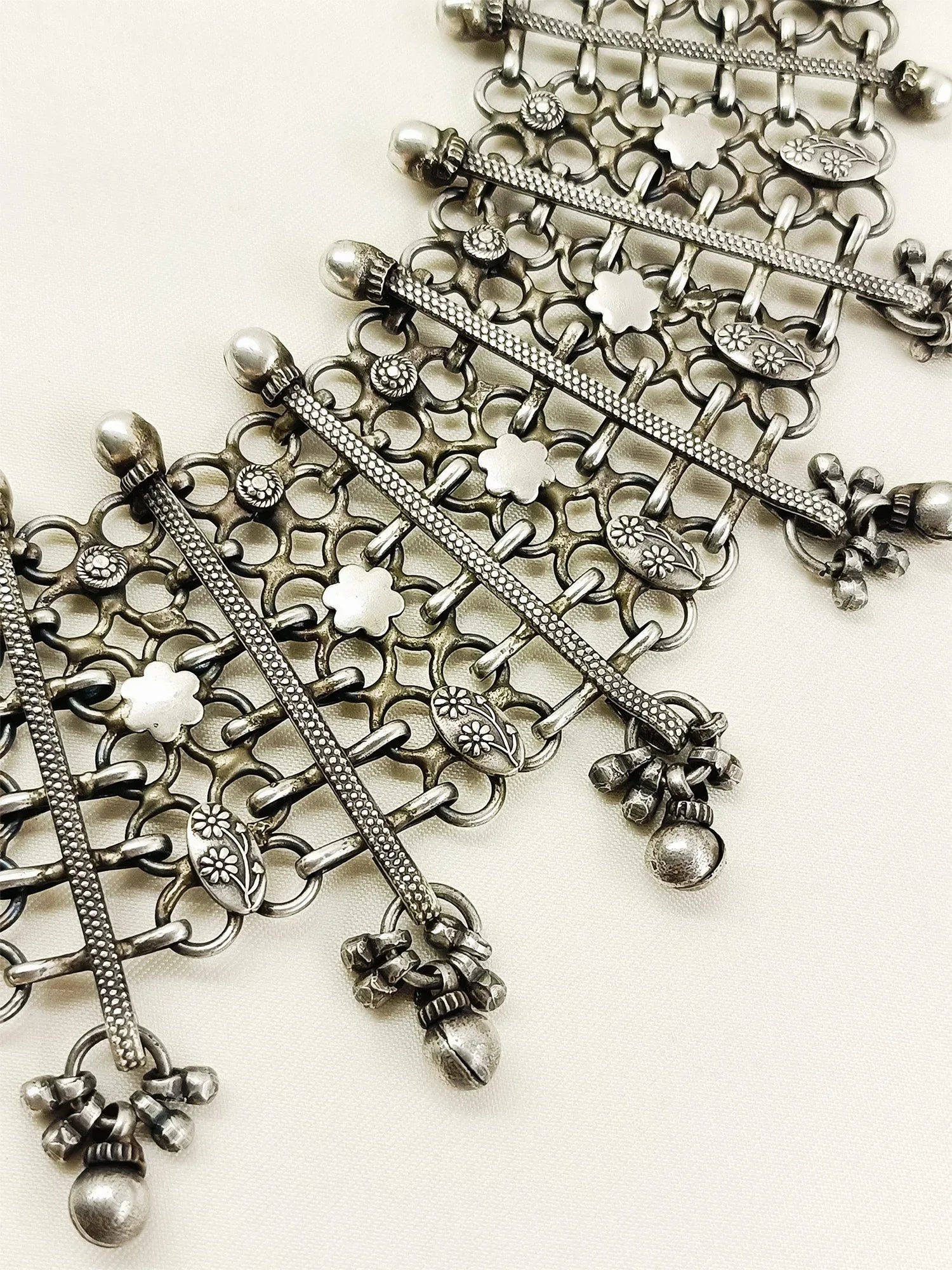 Laranya Plain Oxidized Neckpiece