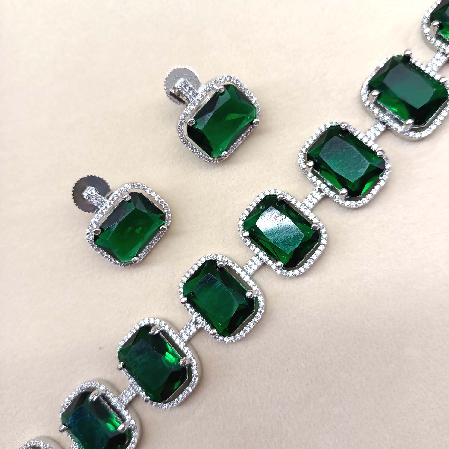 Ruqayyah Green Emerald Diamond Necklace Set - qivii