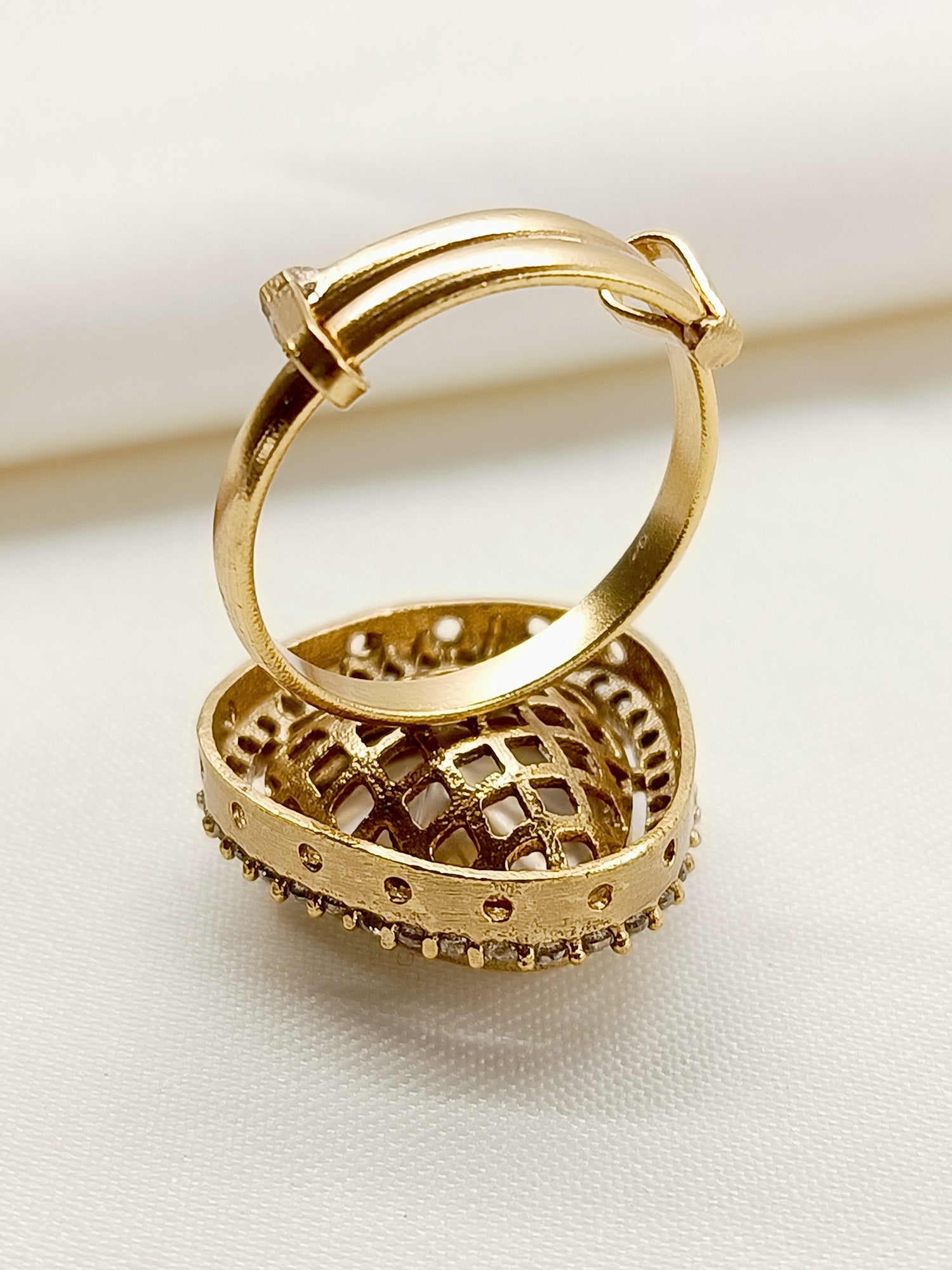 Lekhika White Kundan Finger Ring - qivii