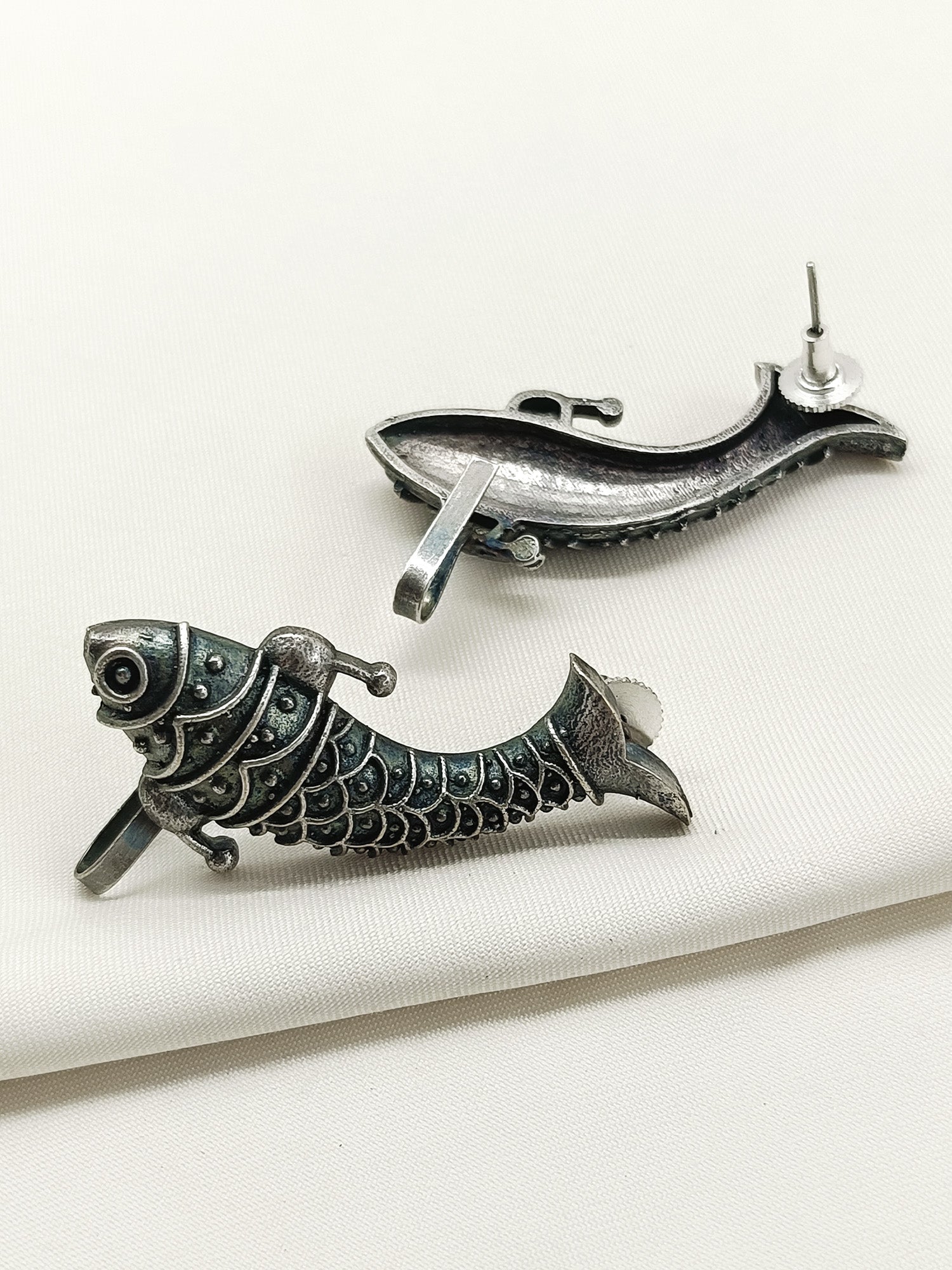 Genelia Plain Oxidized Earcuffs