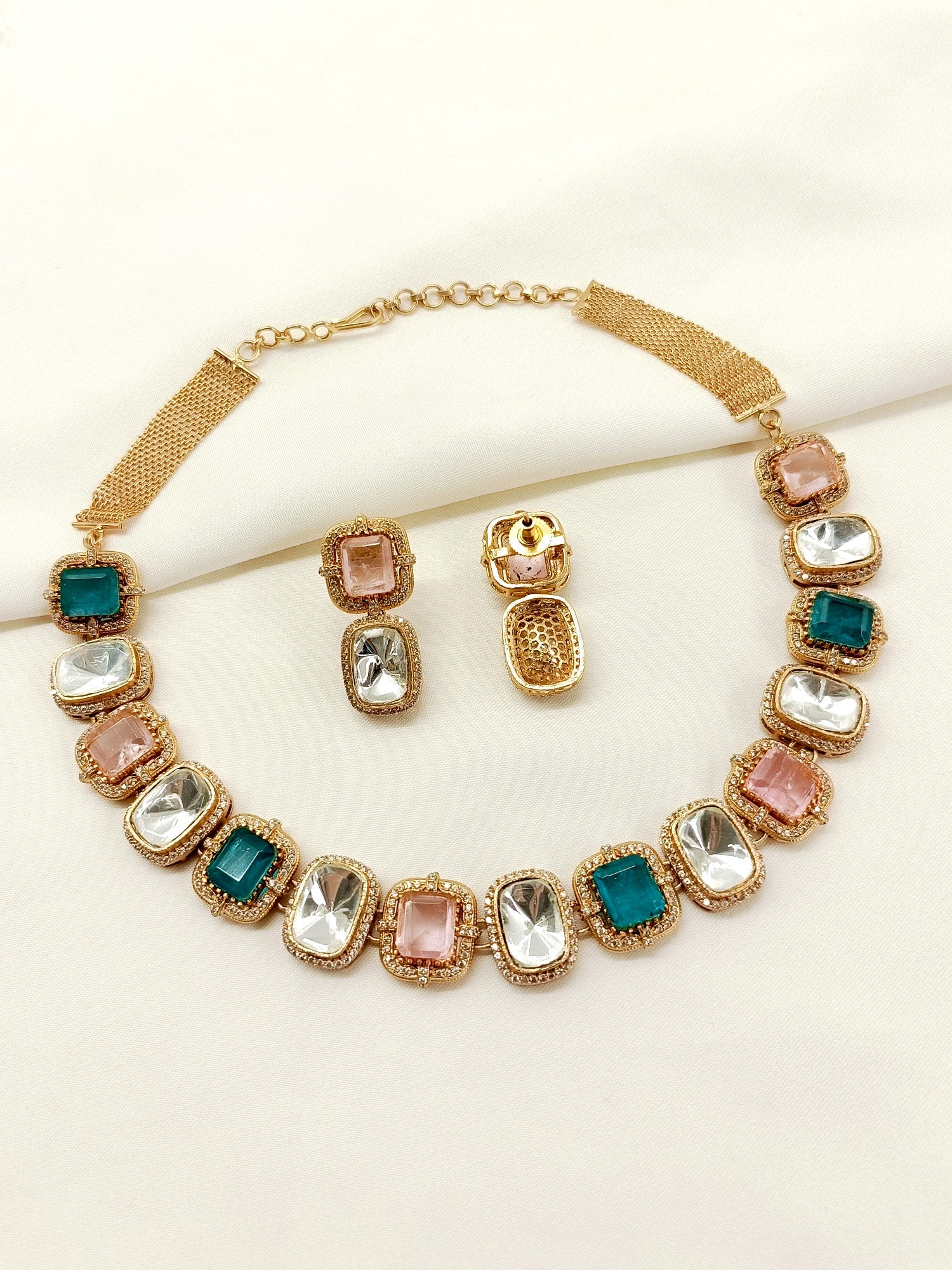 Abhikhya P&G Kundan Choker Set