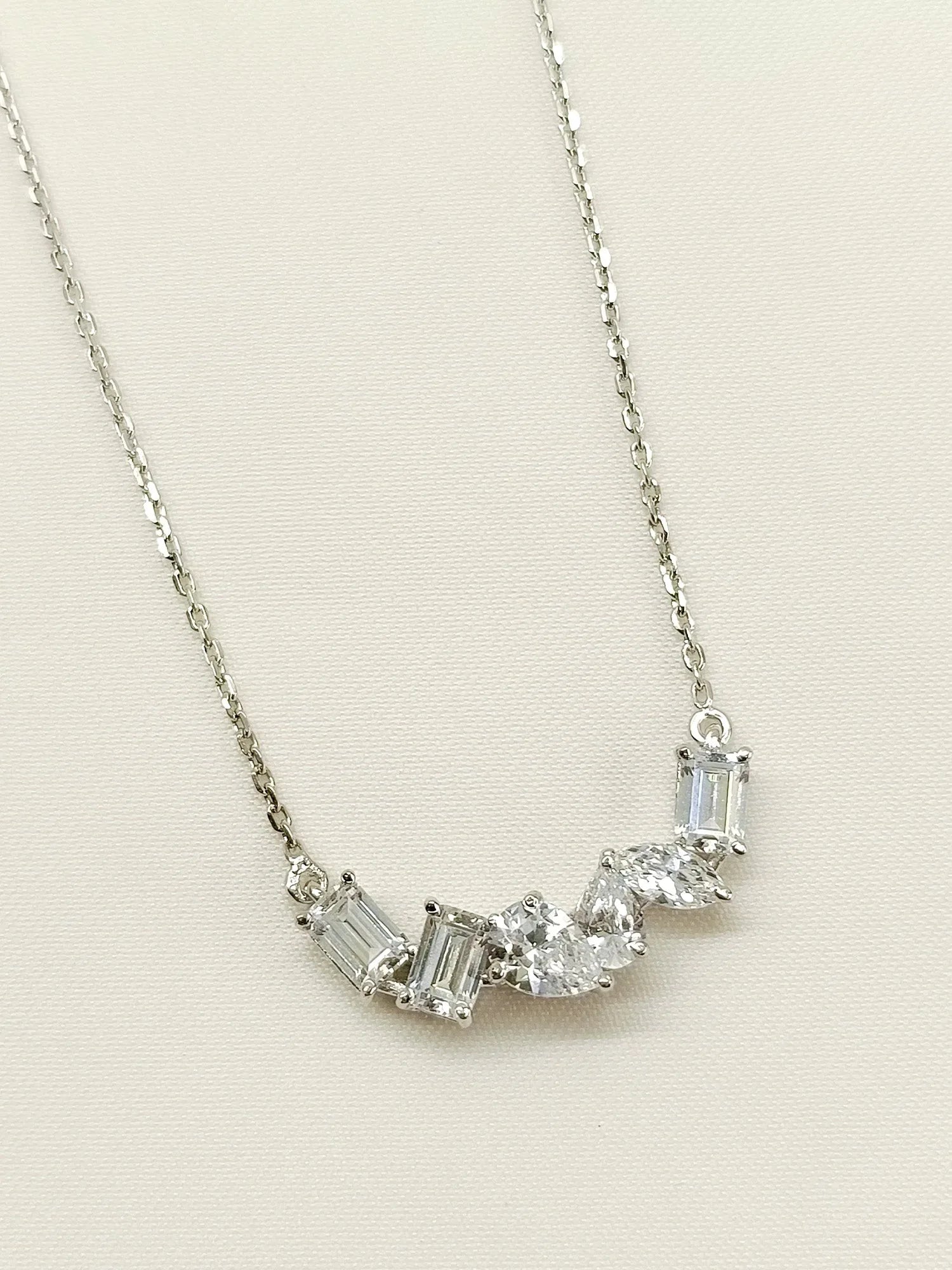 Aamiha 92.5 Silver Swarovski Stone Pendal