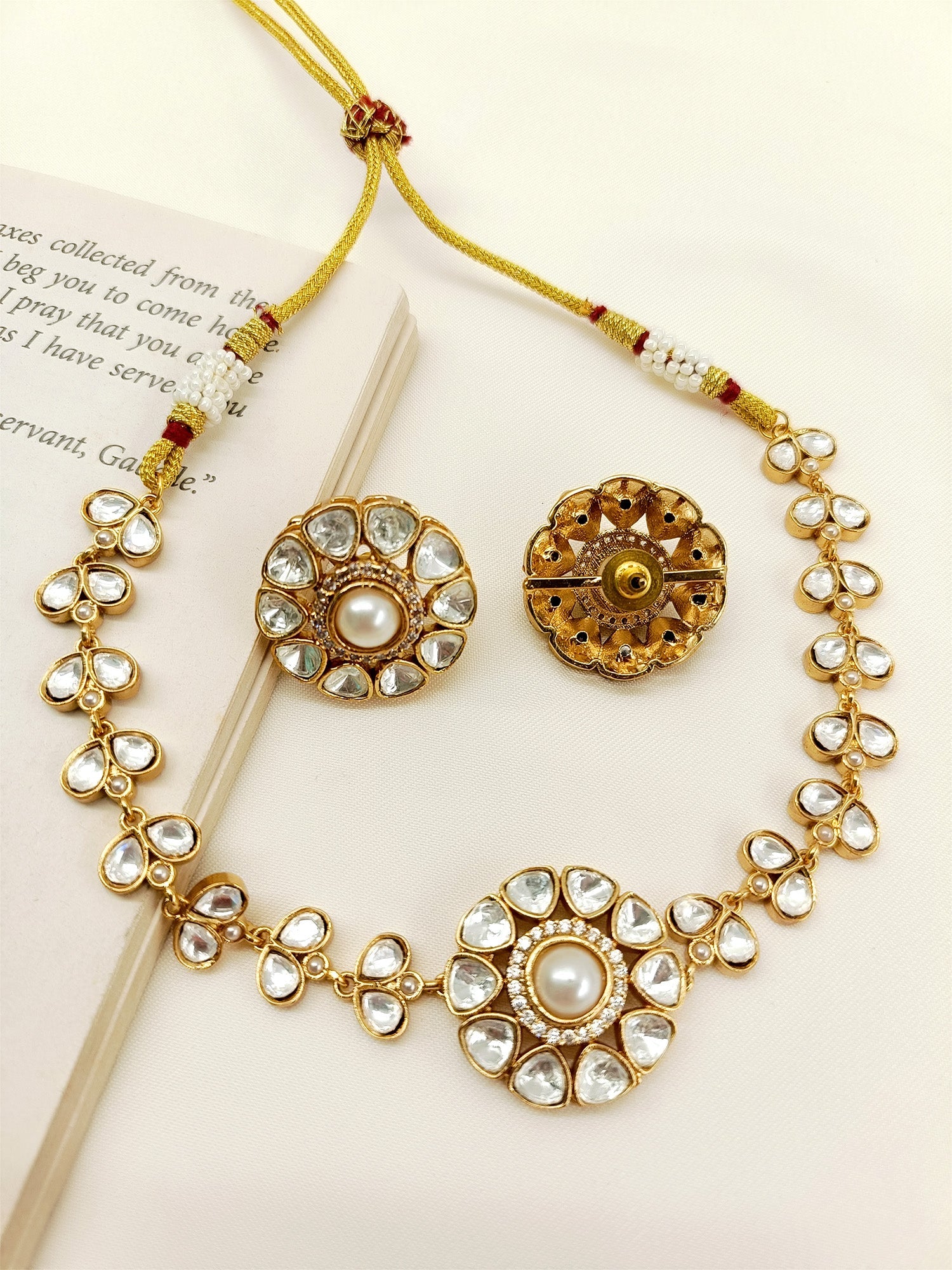 Vinamrta White Kundan Choker Set - qivii