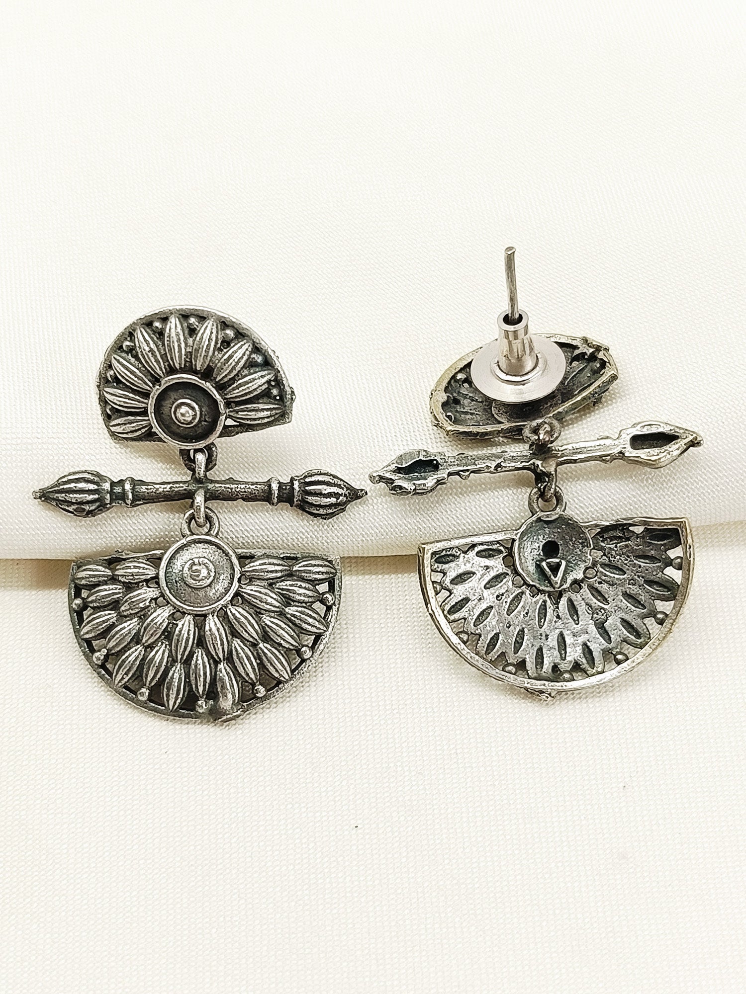 Vigraha Plain Oxidized Earring