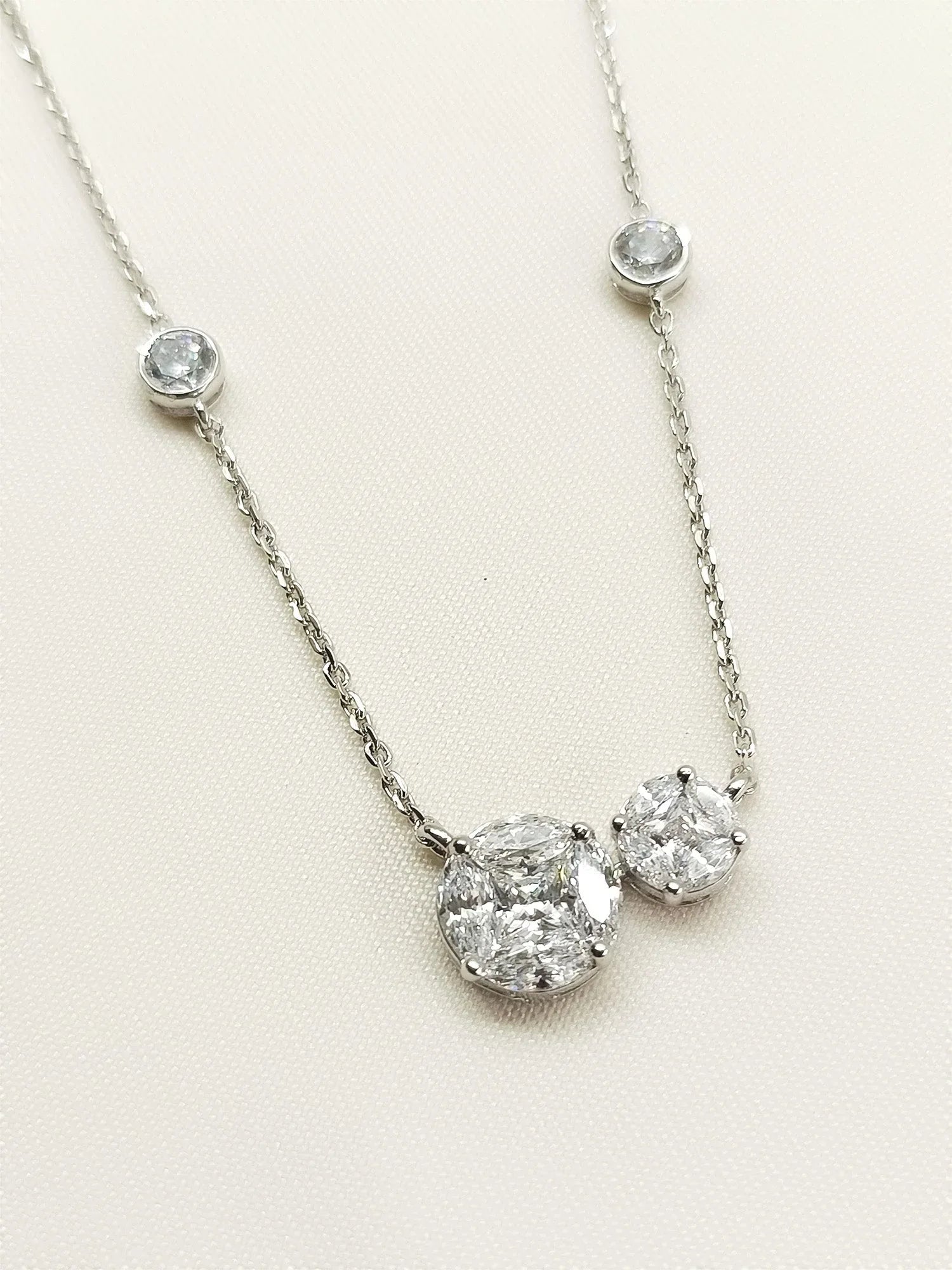 Urvita 92.5 Silver Swarovski Stone Pendal