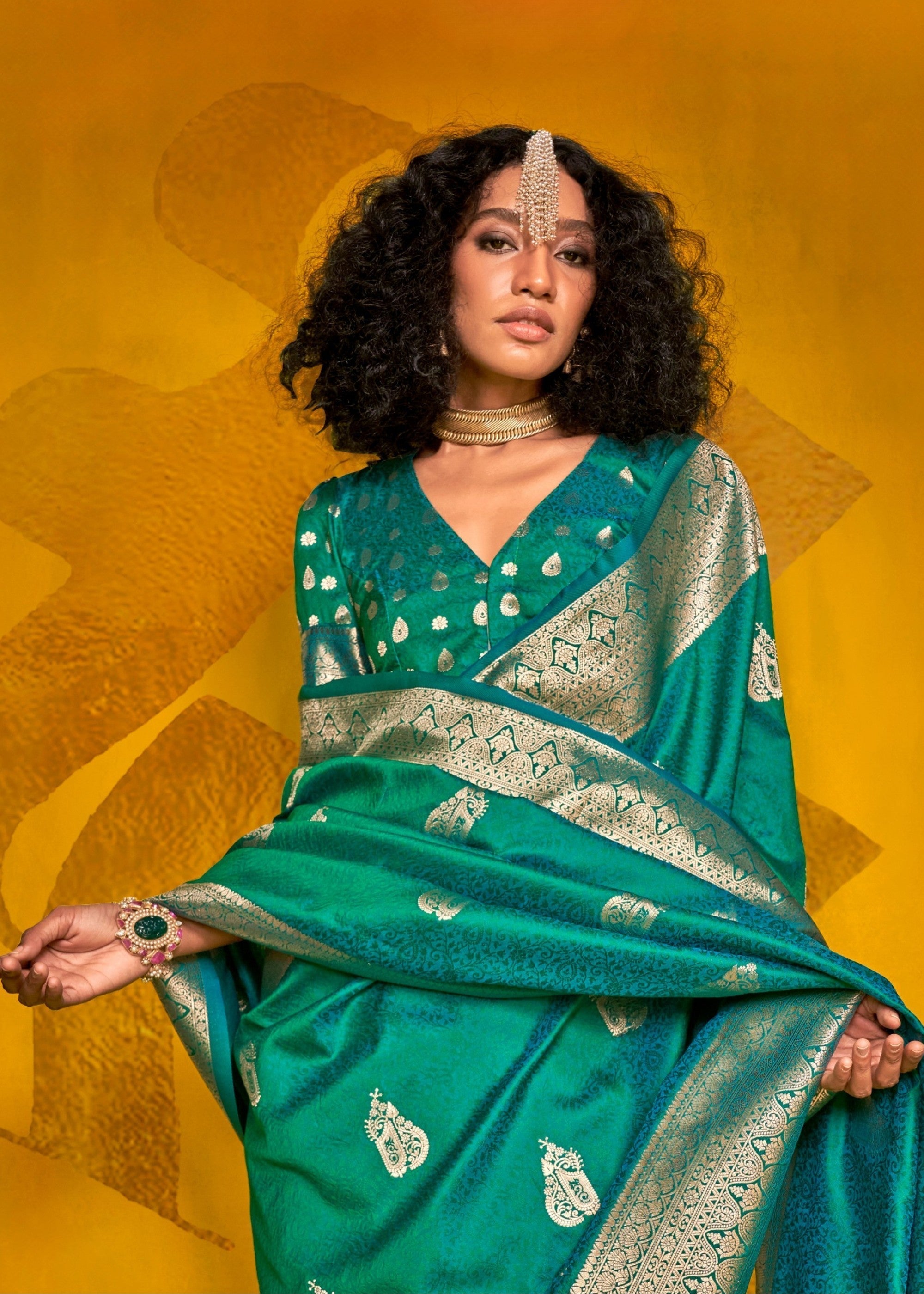 Cadmium green Two Tone Handloom Weaving Silk Saree : Top Pick - qivii