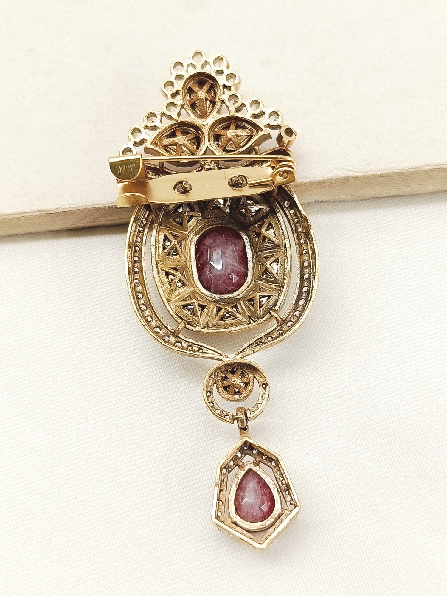 Hredhan Ruby Men's Brooch