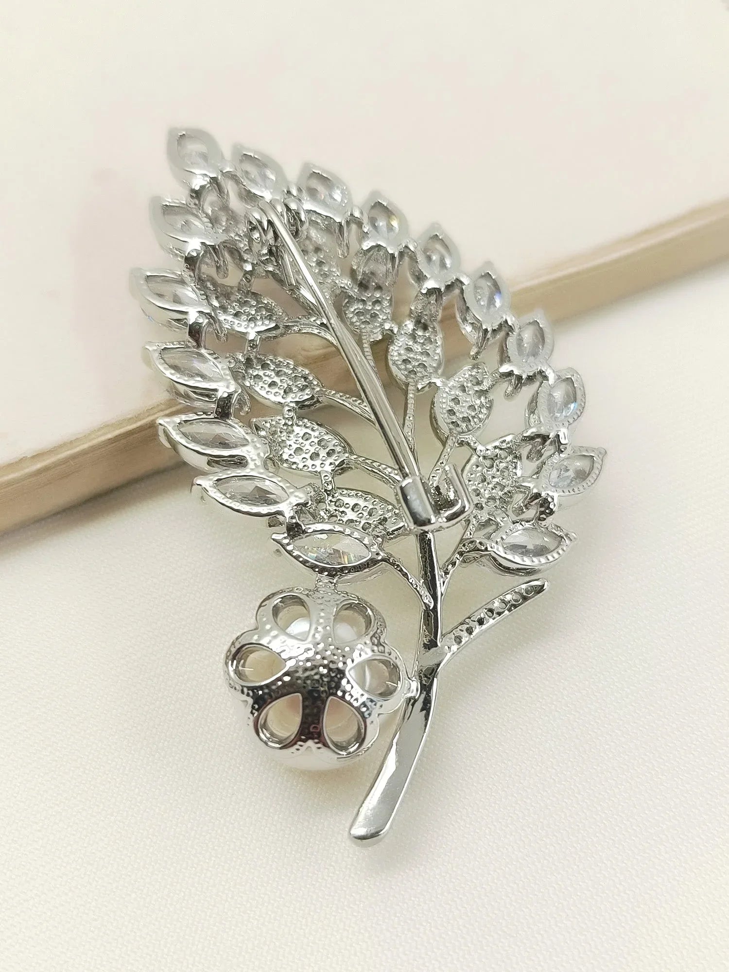 Kaiya White Pearl Leaf Brooch