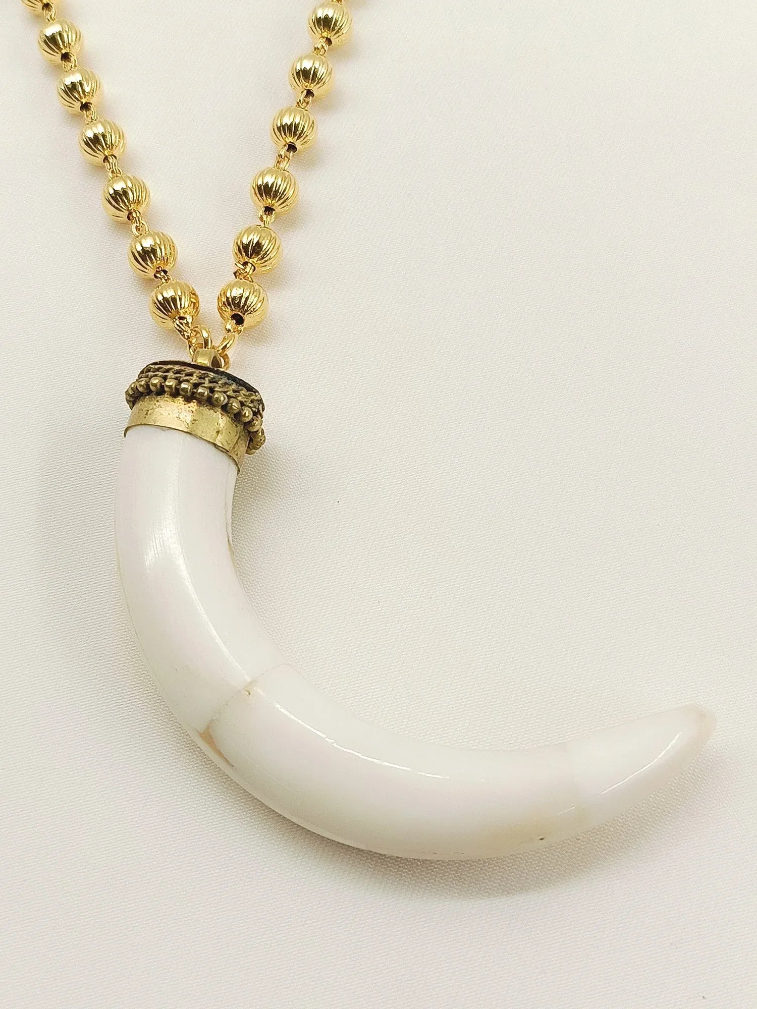 Utari White Bone Men's Neckpiece