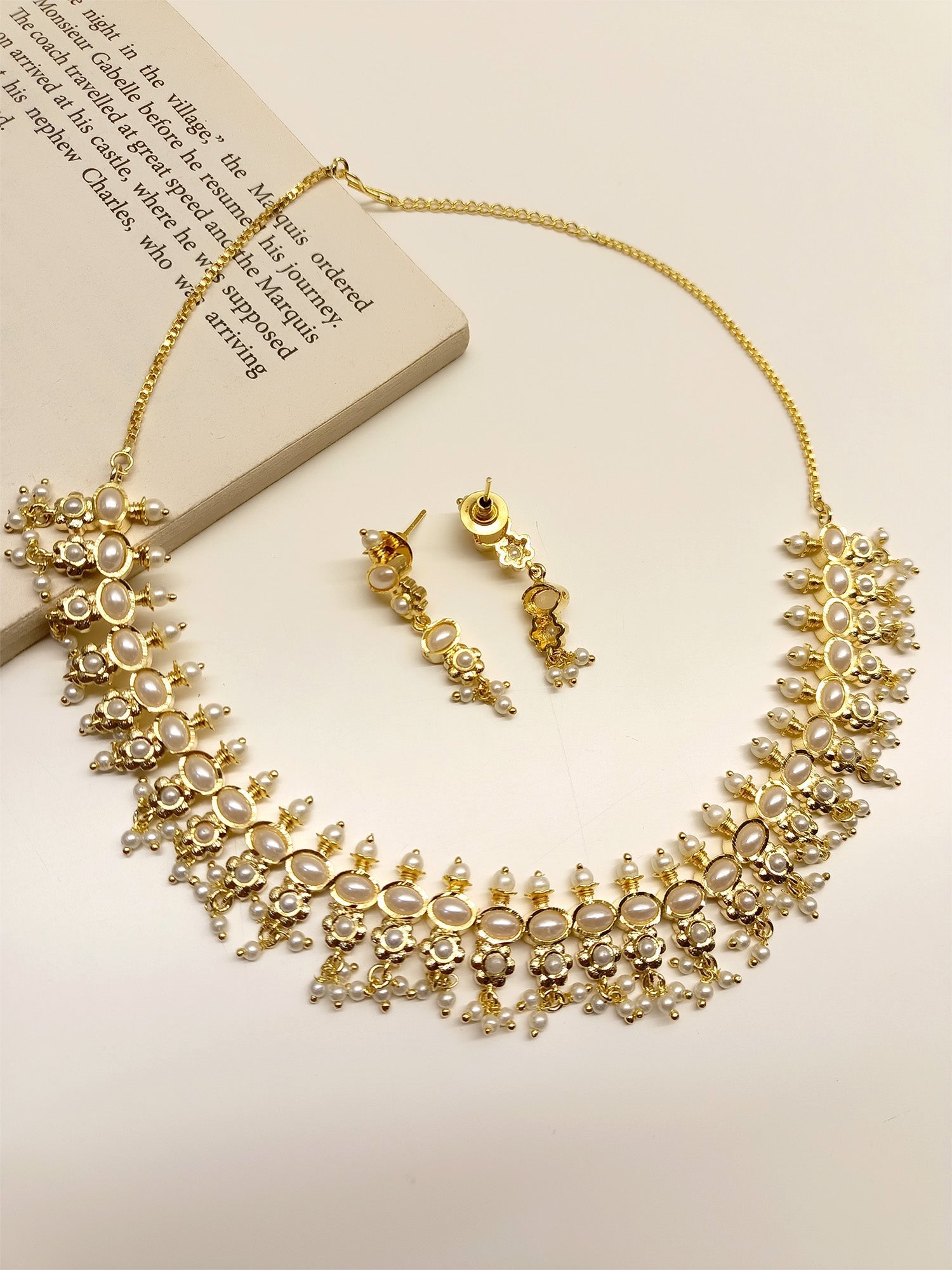 Faguni White Jadau Necklace Set - qivii