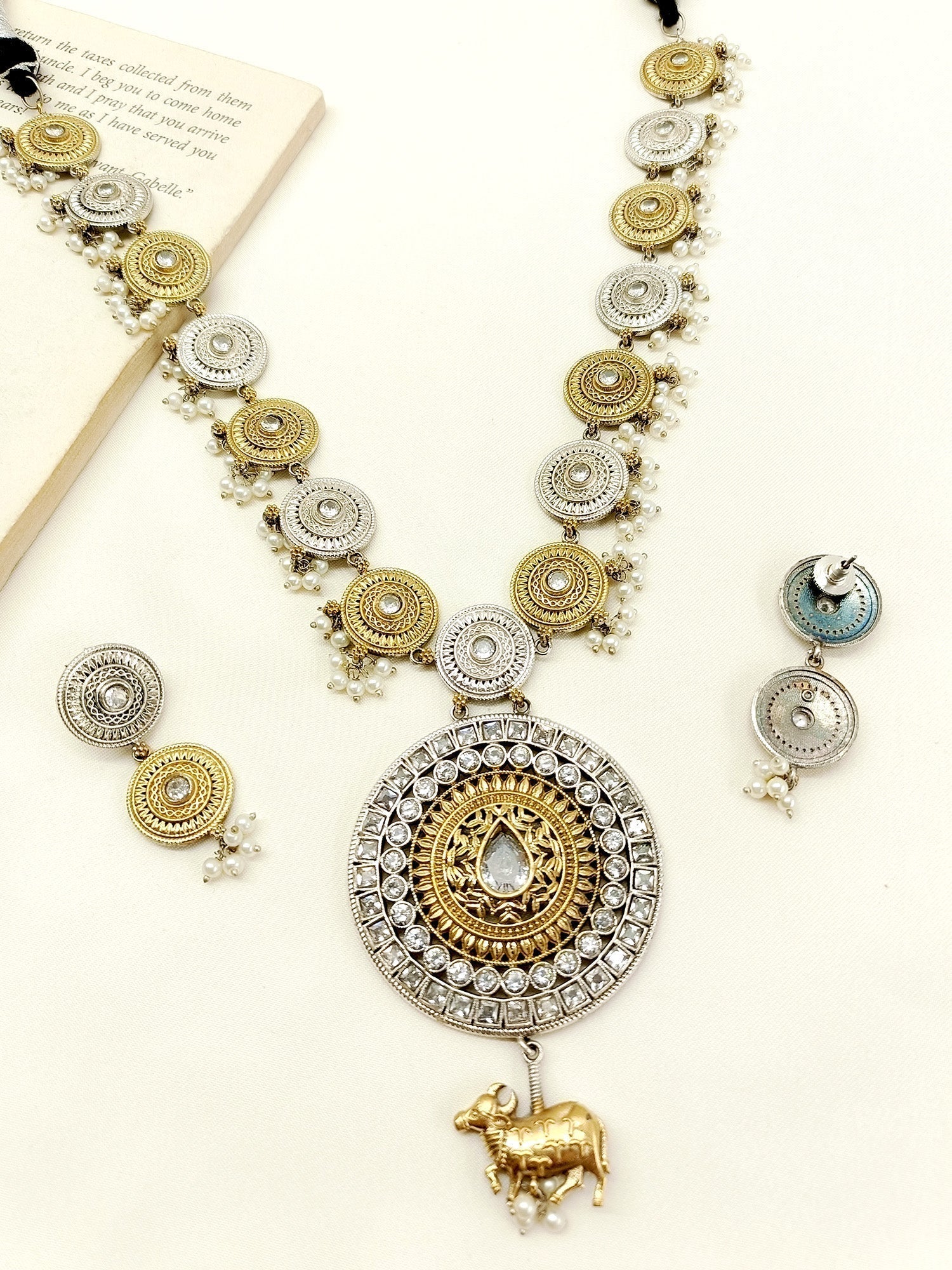 Faheena White Oxidized Necklace Set - qivii