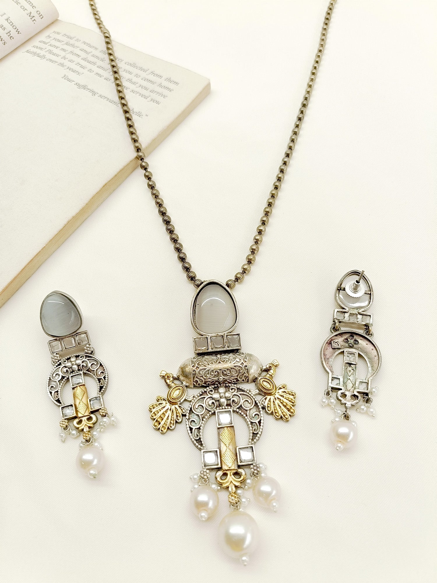 Izana Grey Oxidized Pendant Set - qivii