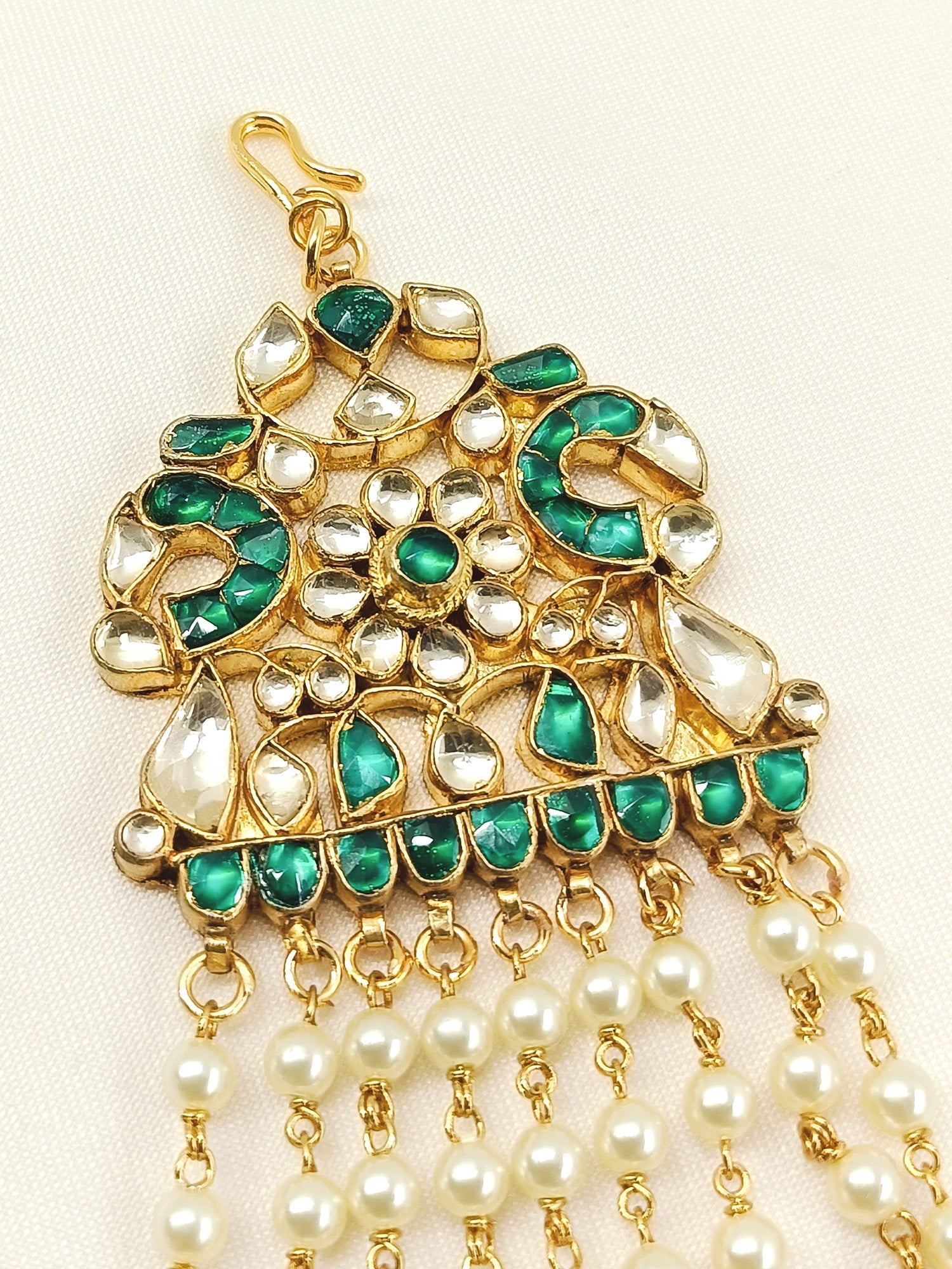 Sweta Green Hanging Kundan Passa