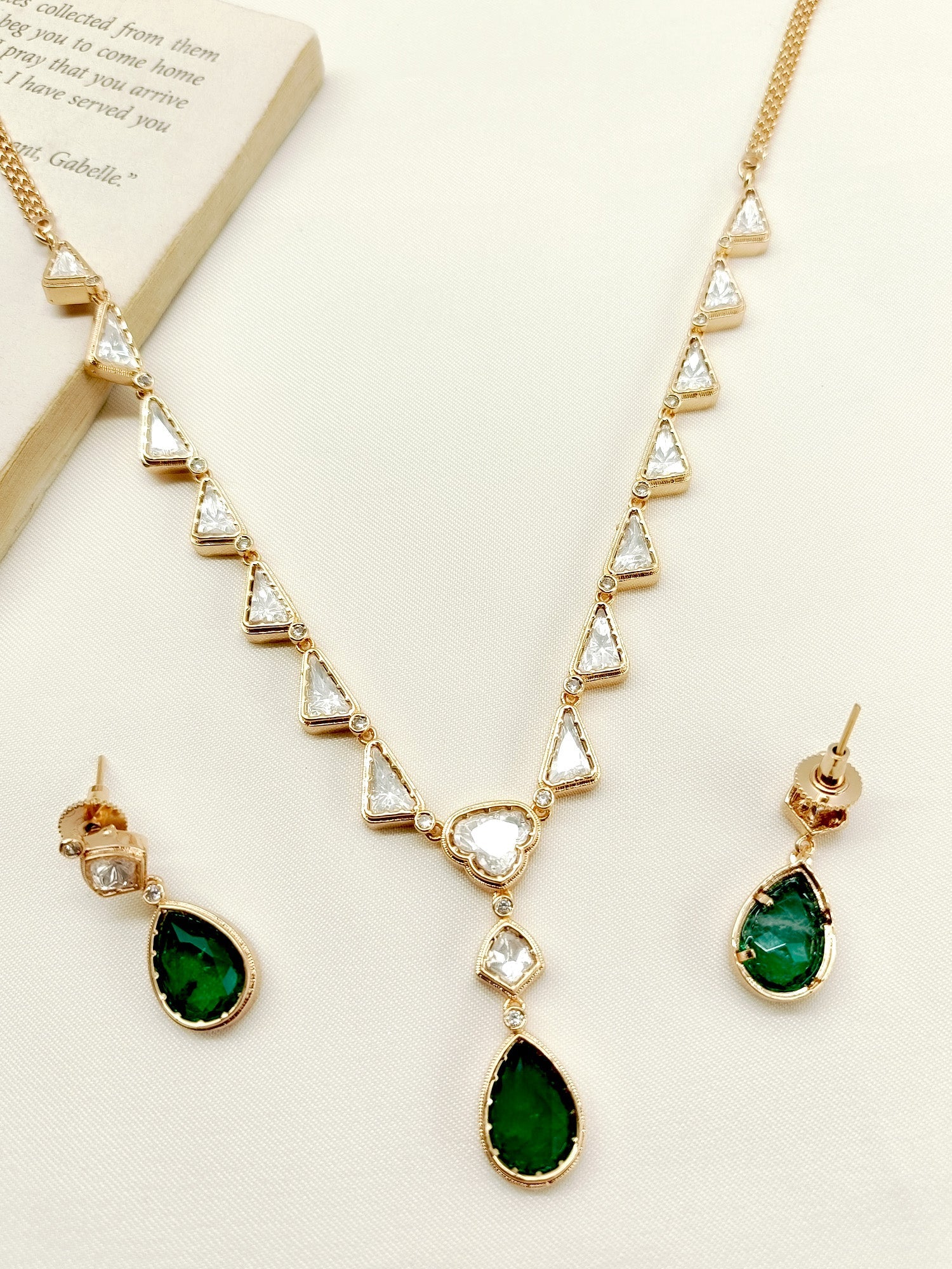 Daisy Green Kundan Necklace Set - qivii