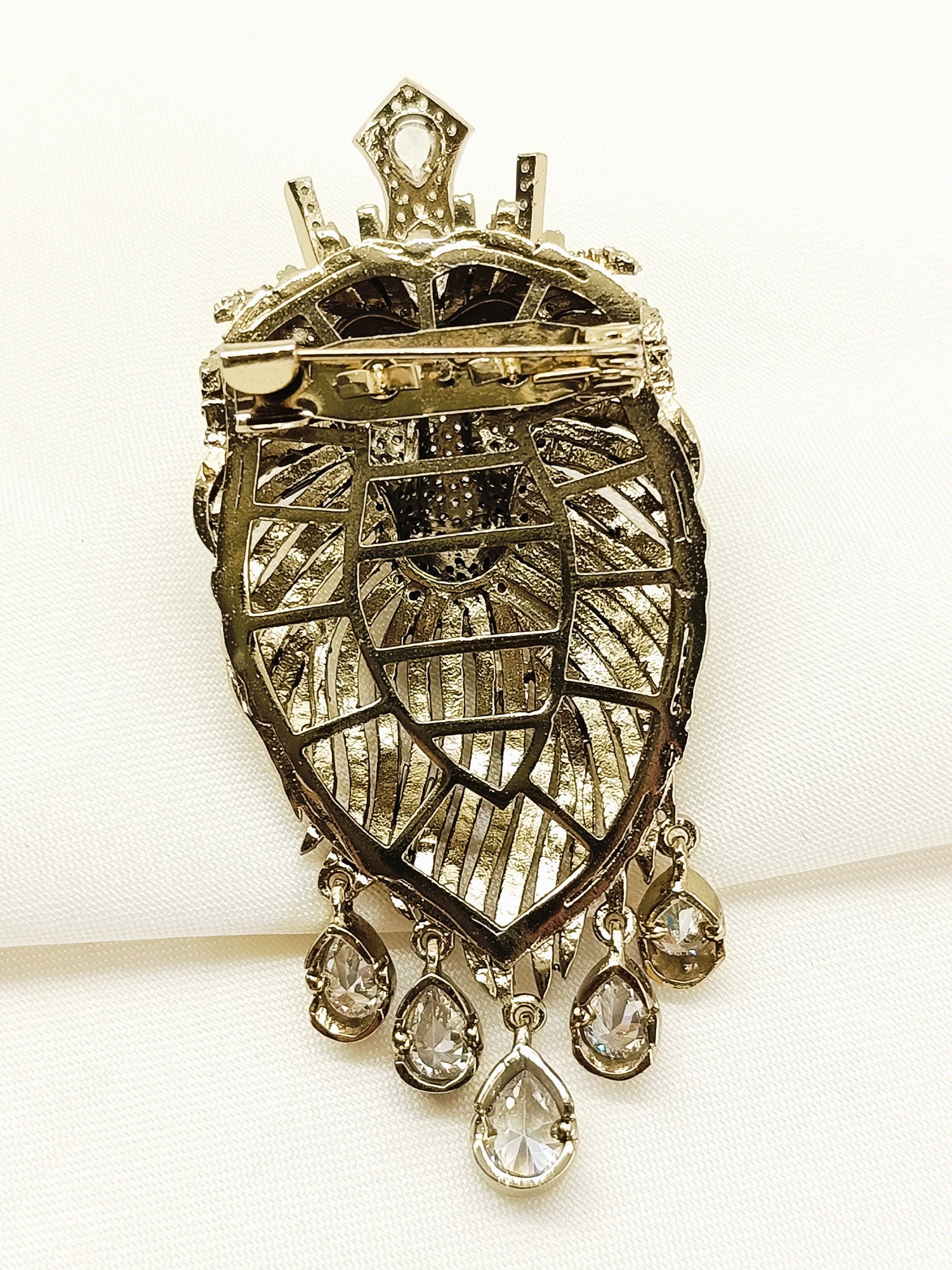 Aarush Green Lion Brooch