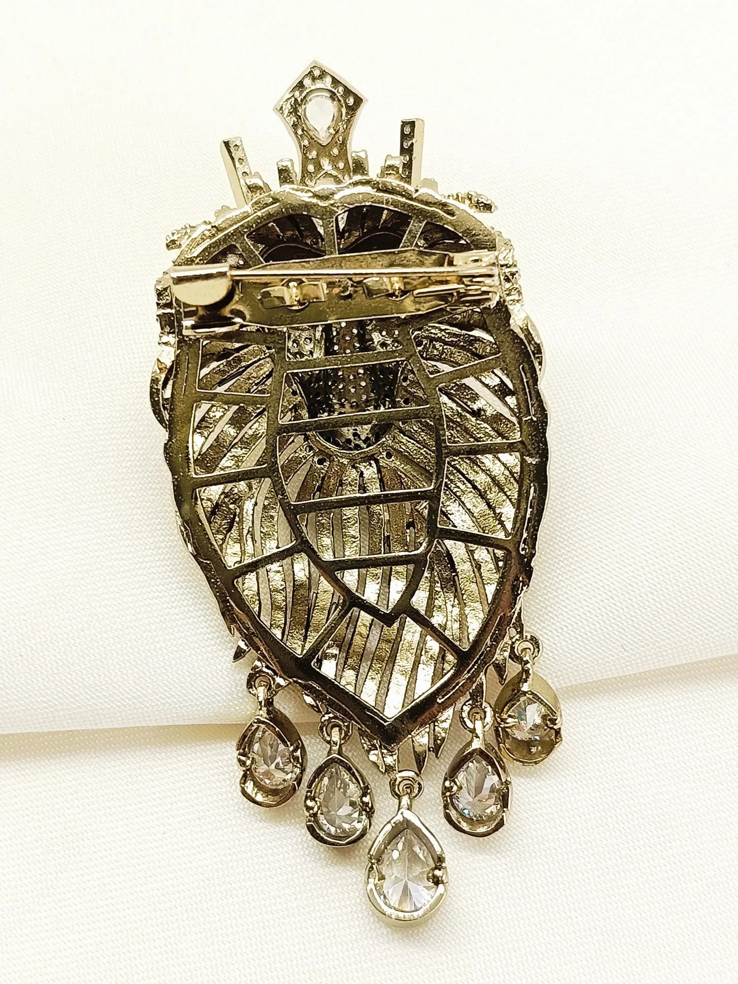 Aarush Green Lion Brooch