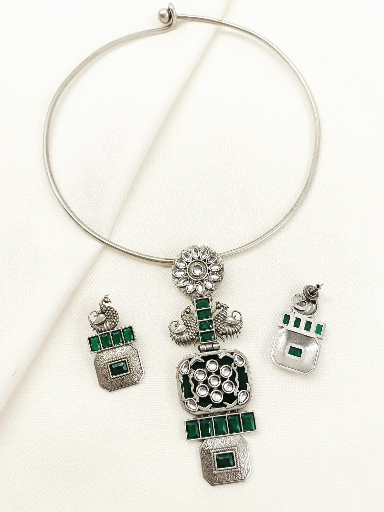 Ishi Green Oxidized Hasli Style Necklace Set