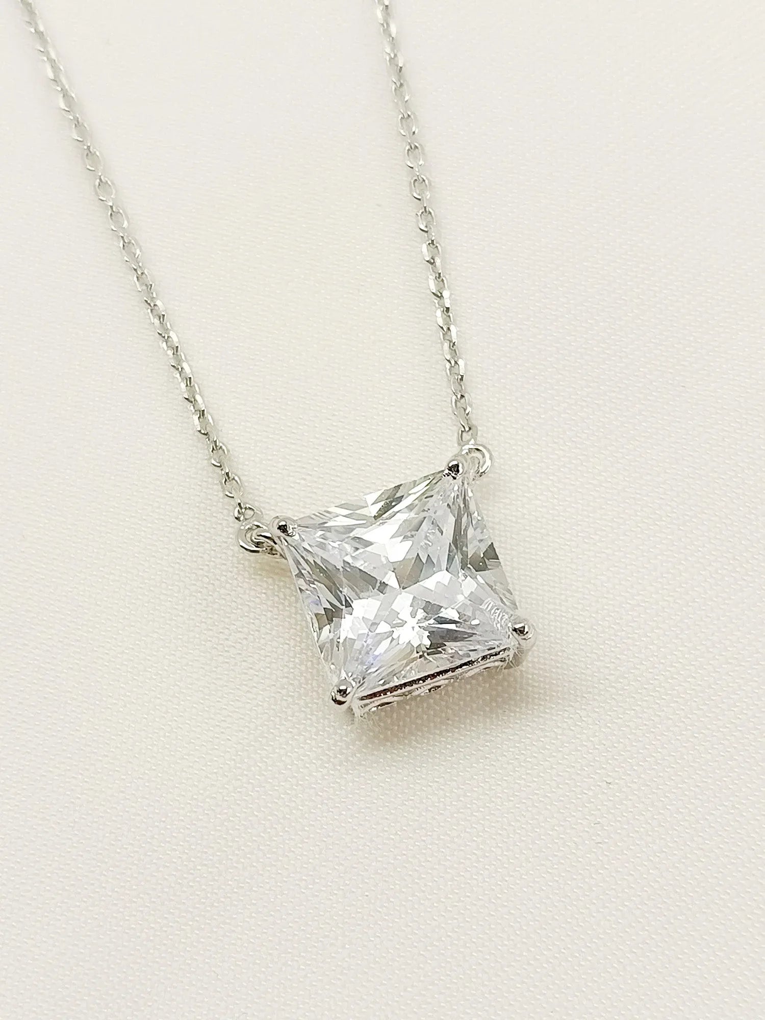 Amkika 92.5 Silver Swarovski Stone Pendal