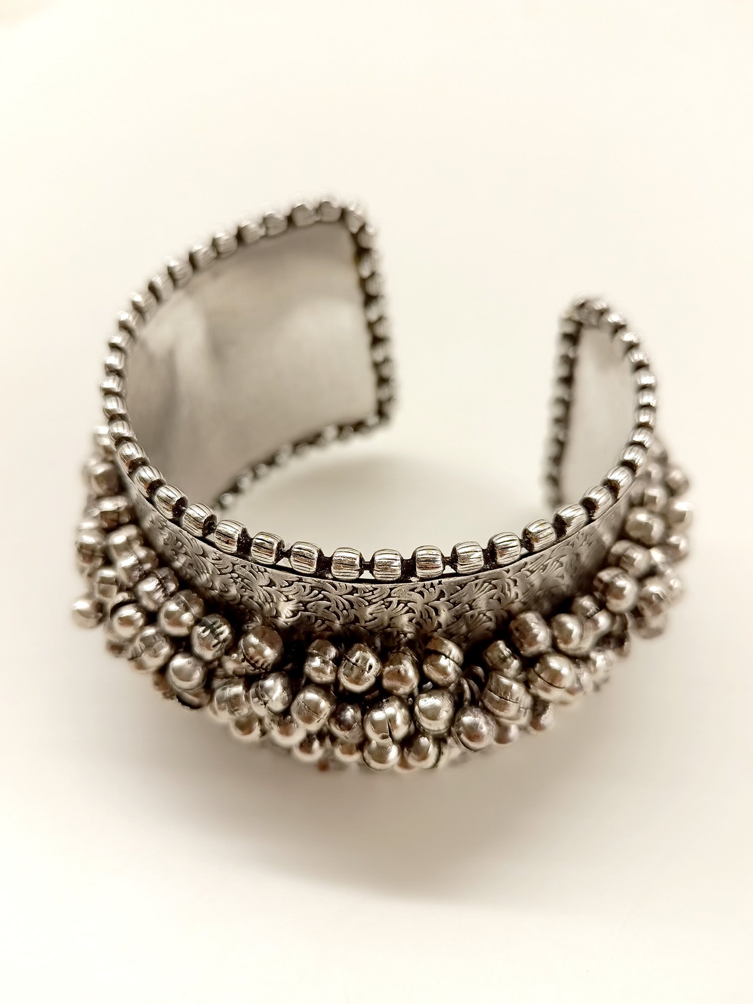 Lilita White Oxidized Kada - qivii