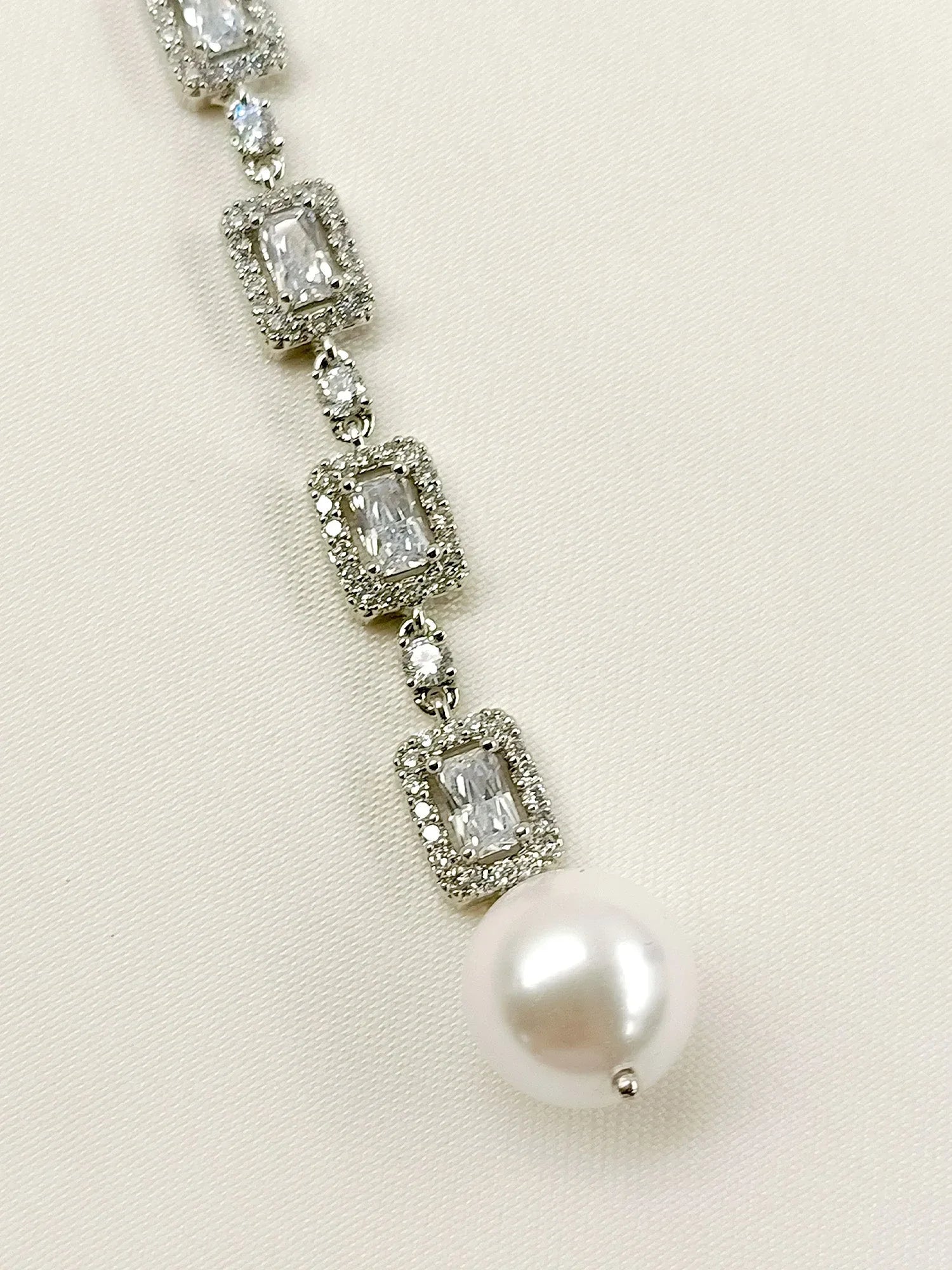 Dhawni White American Diamond Teeka