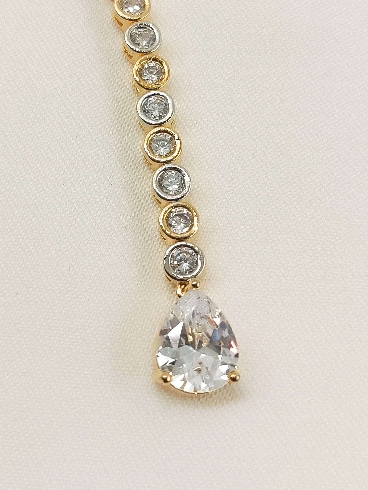 Fhana White American Diamond Teeka