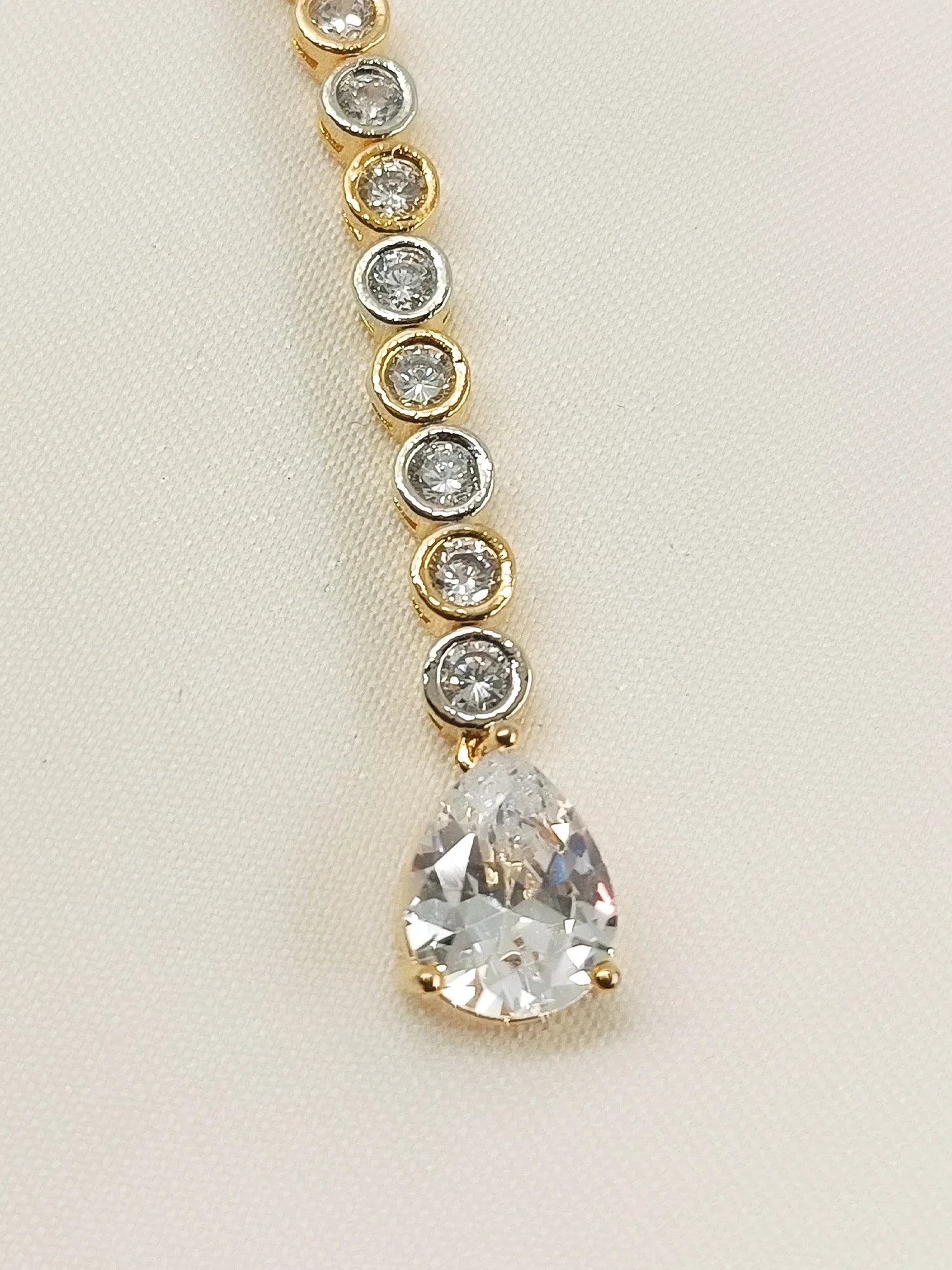 Fhana White American Diamond Teeka