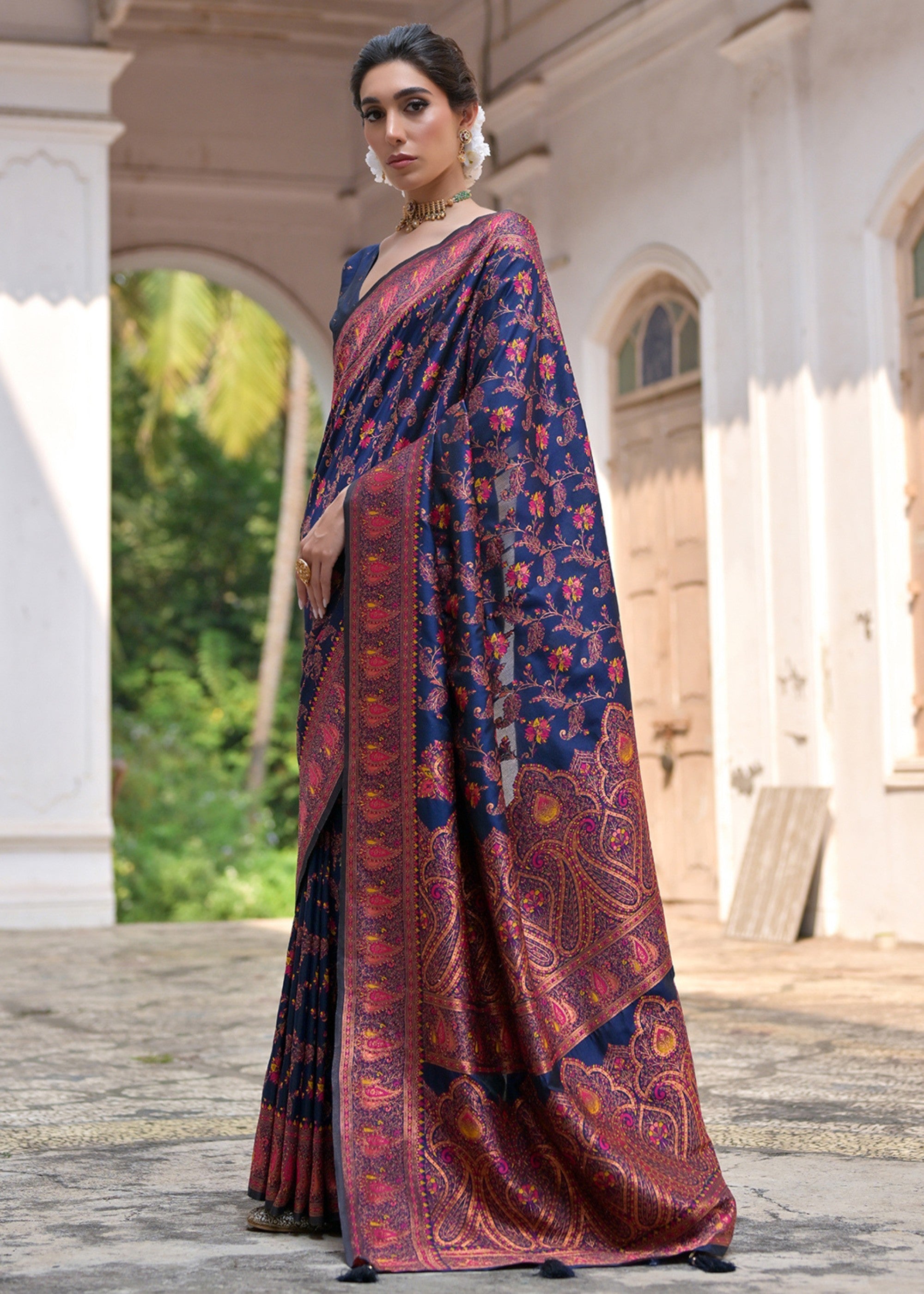 Navy Blue Thread Woven Jal & Flower Silk Saree With Thread Woven Pallu - qivii