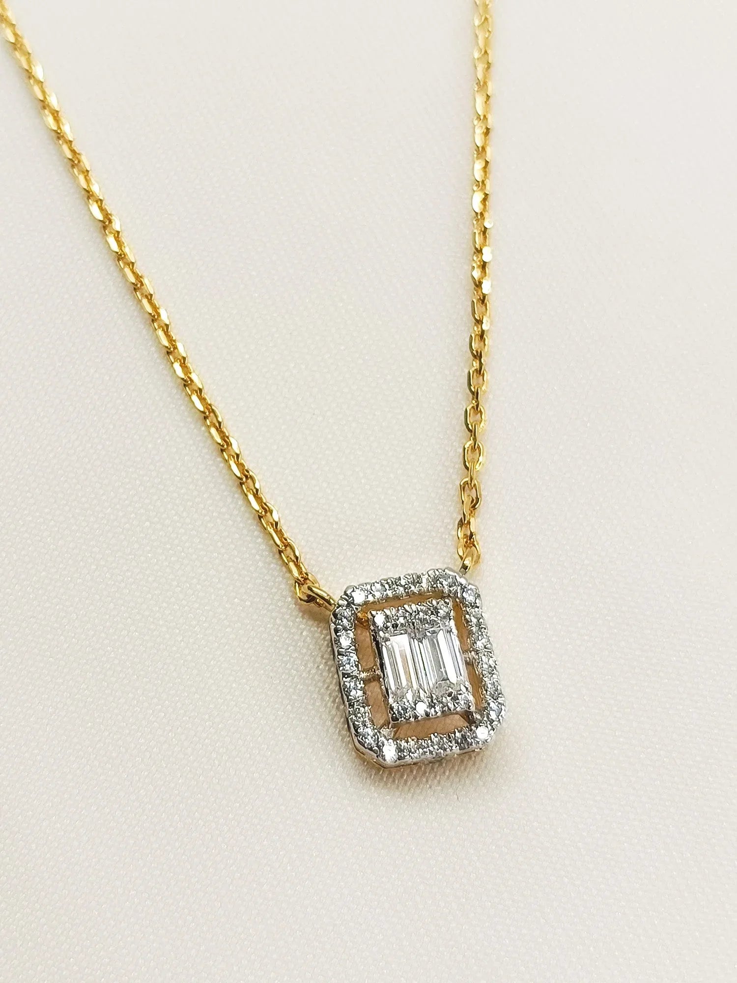 Rossy 92.5 Silver Swarovski Stone Pendal