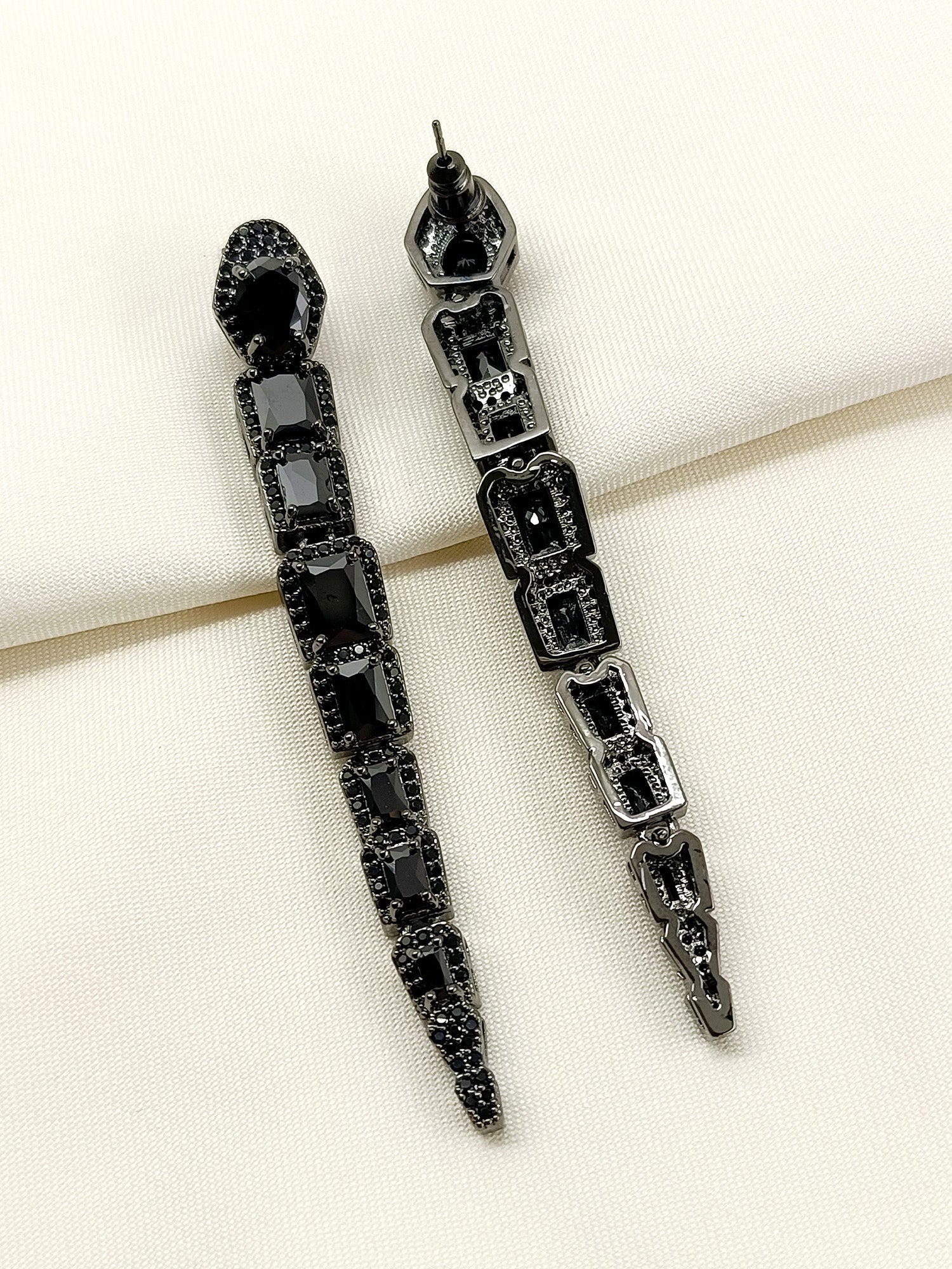 Mehru Black Victorian Earring