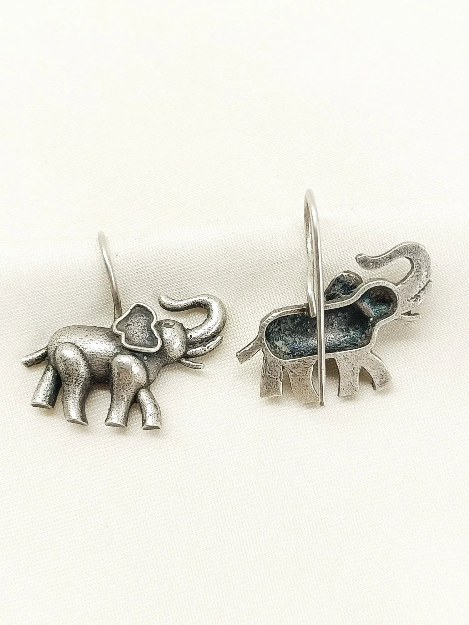 Wricha Plain Oxidized Earring