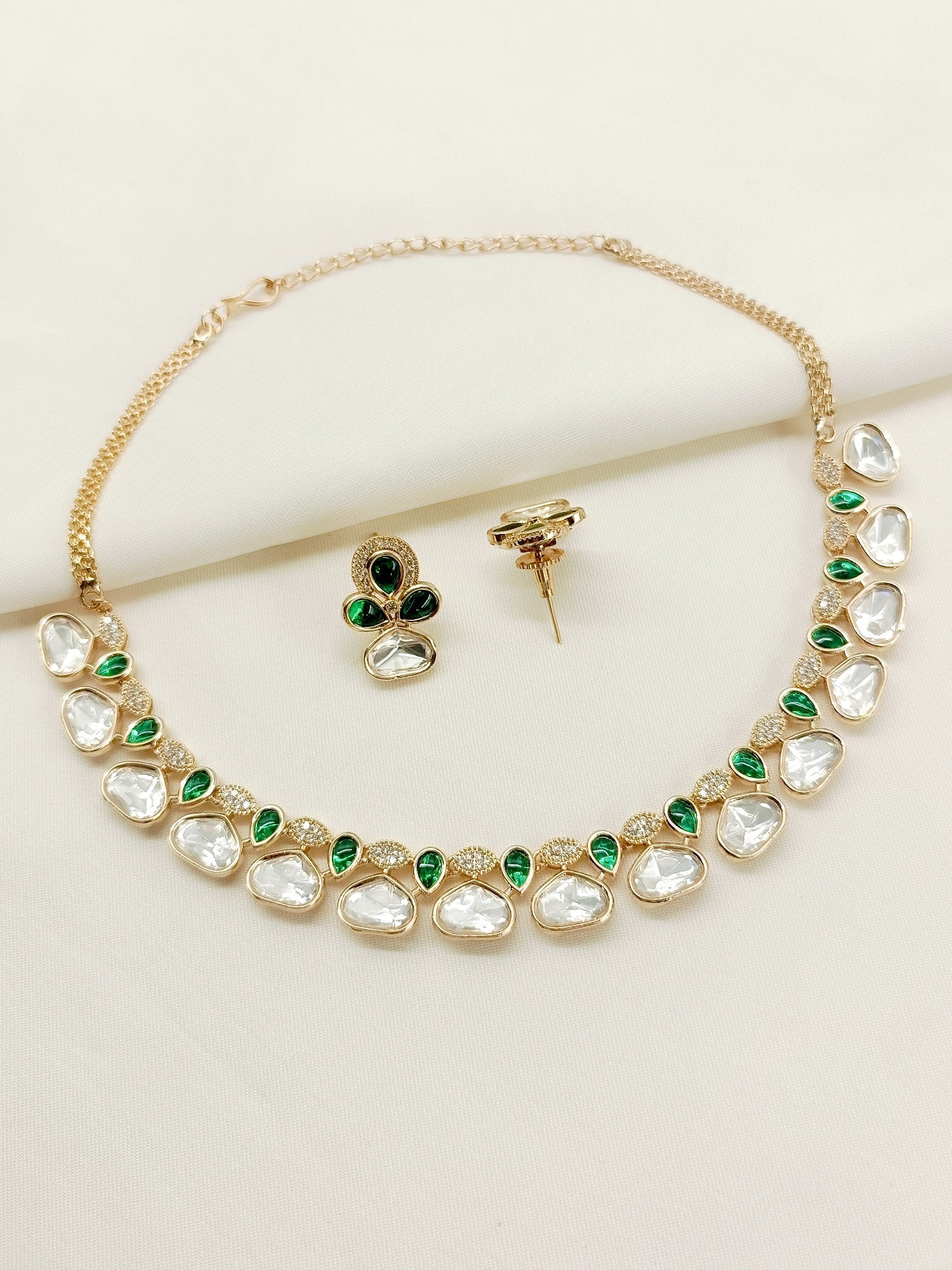 Mihira Green Kundan Necklace Set - qivii