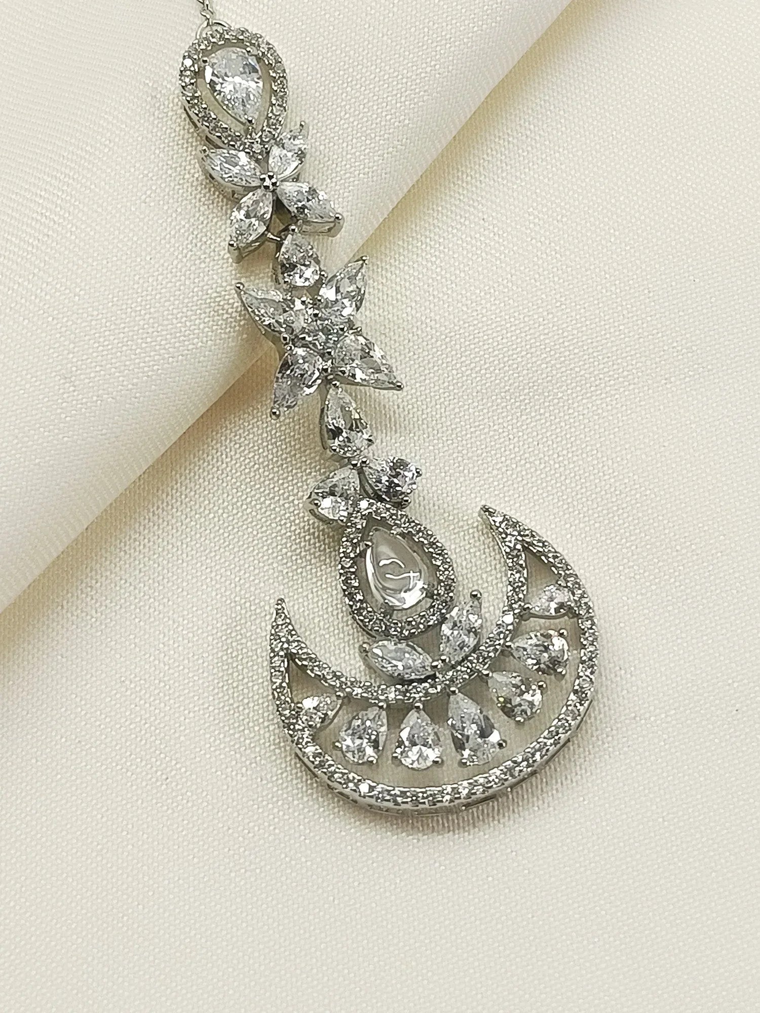 Geet White American Diamond Teeka