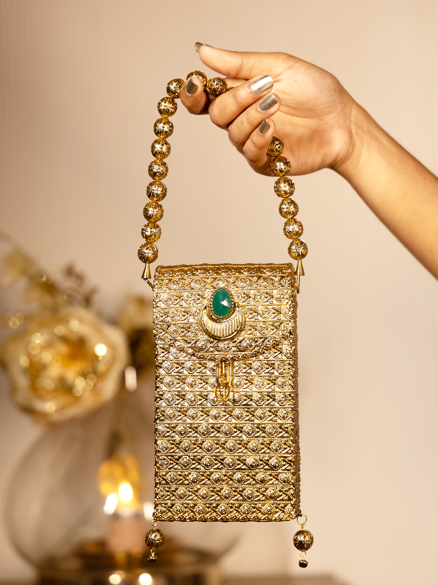 Saavi Green Golden Mobile Pouch - qivii
