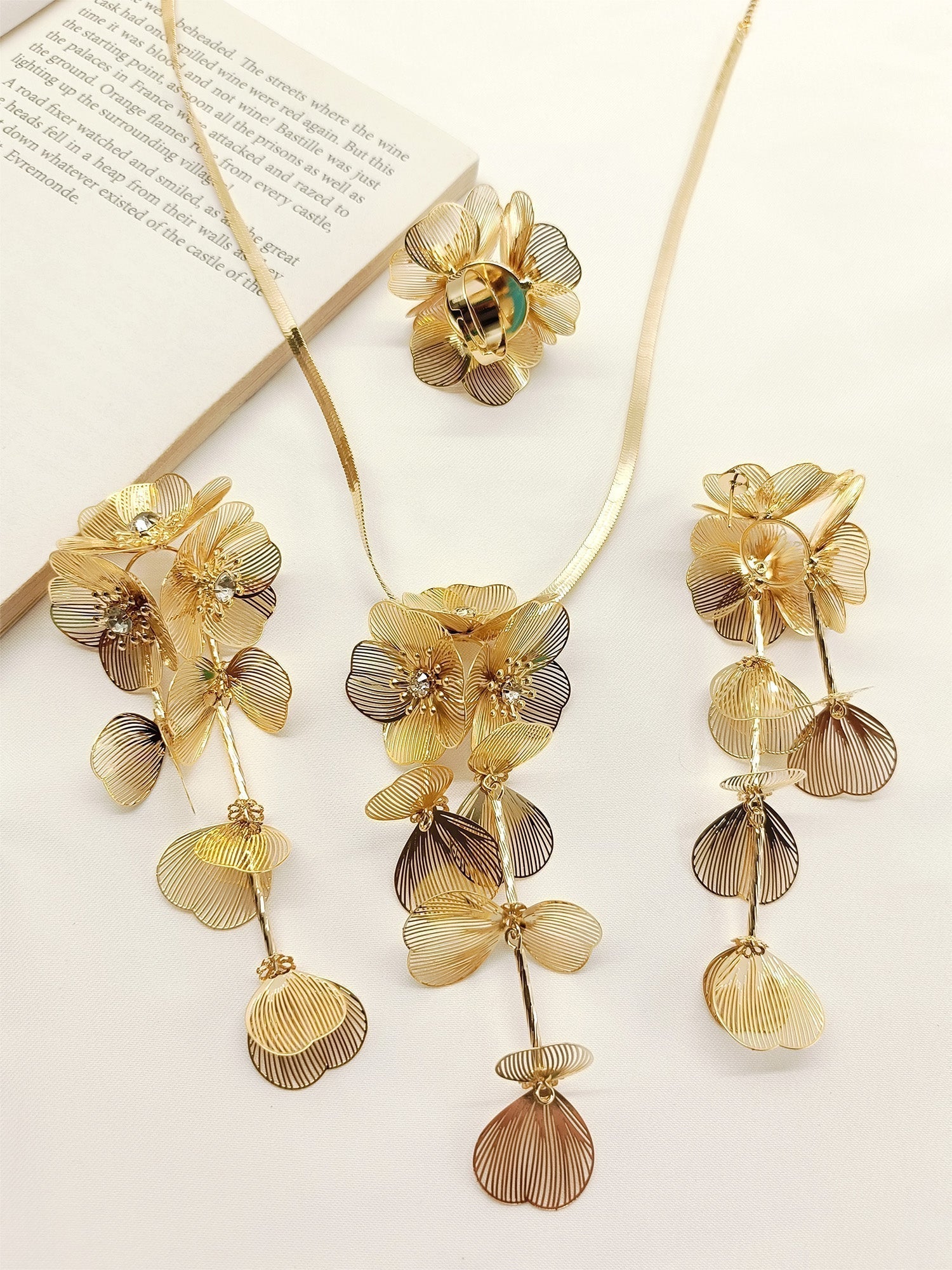 Ray White Western Necklace Set - qivii