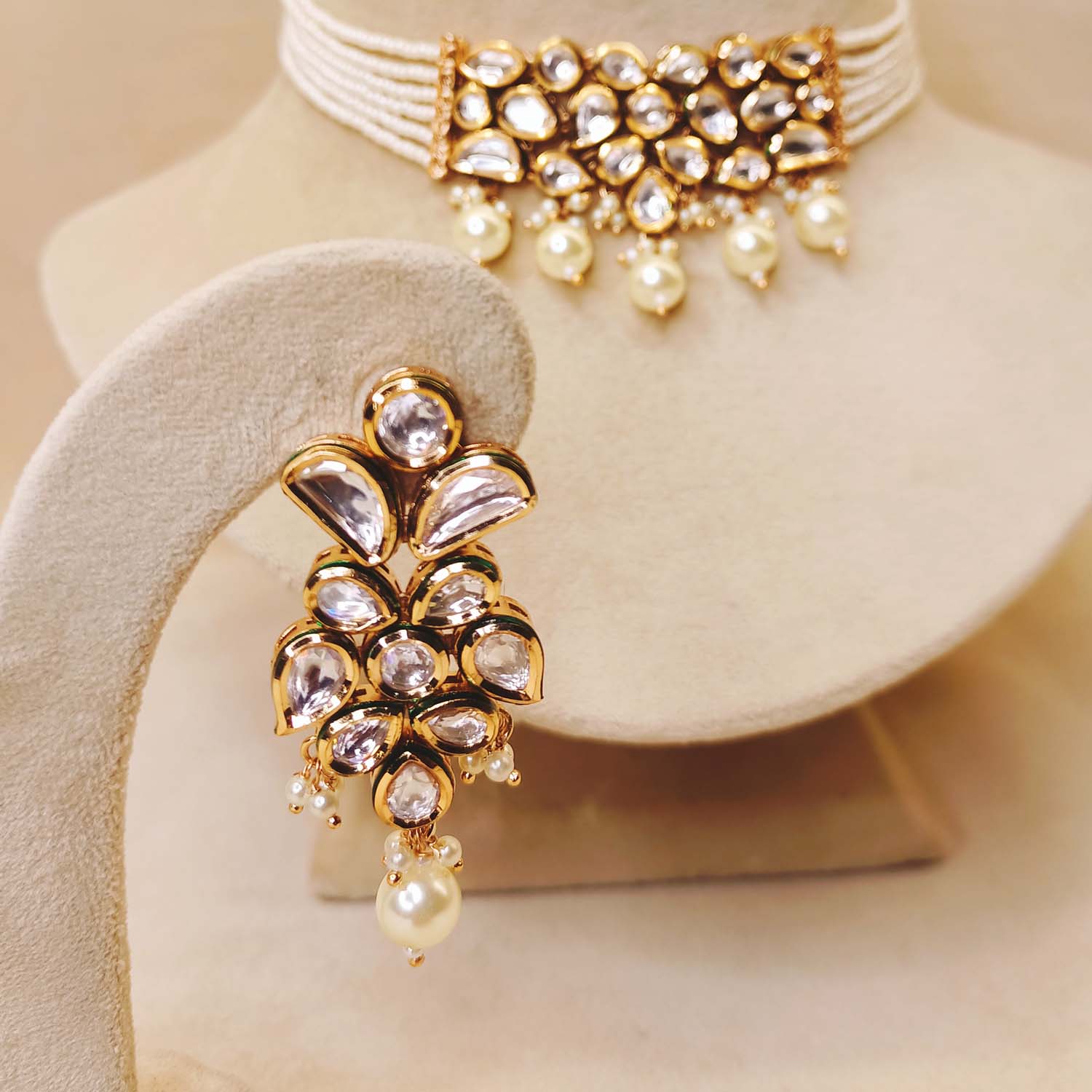 Mishkaad Kundan Choker With White Pearls - qivii