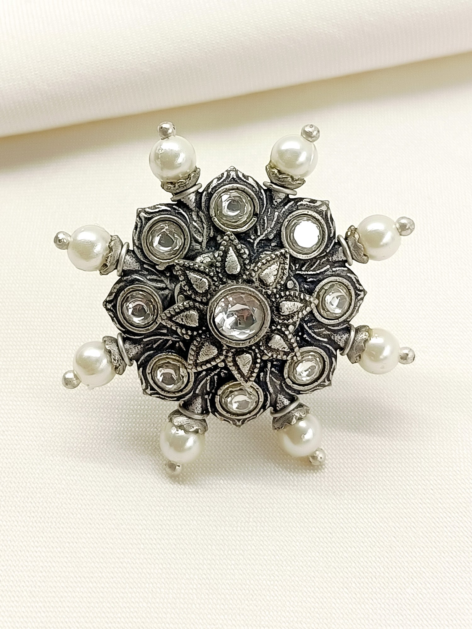 Forum White Boutique Finger Ring