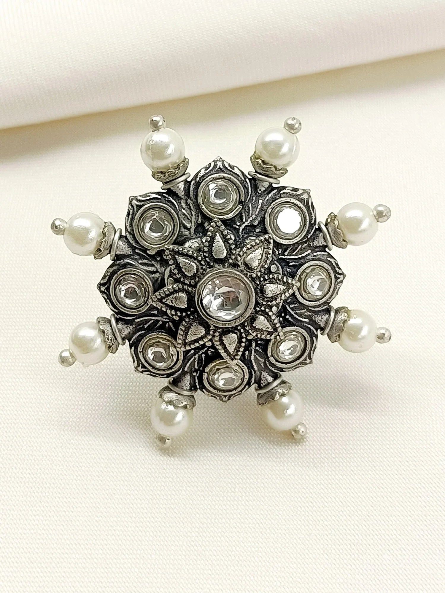 Forum White Boutique Finger Ring