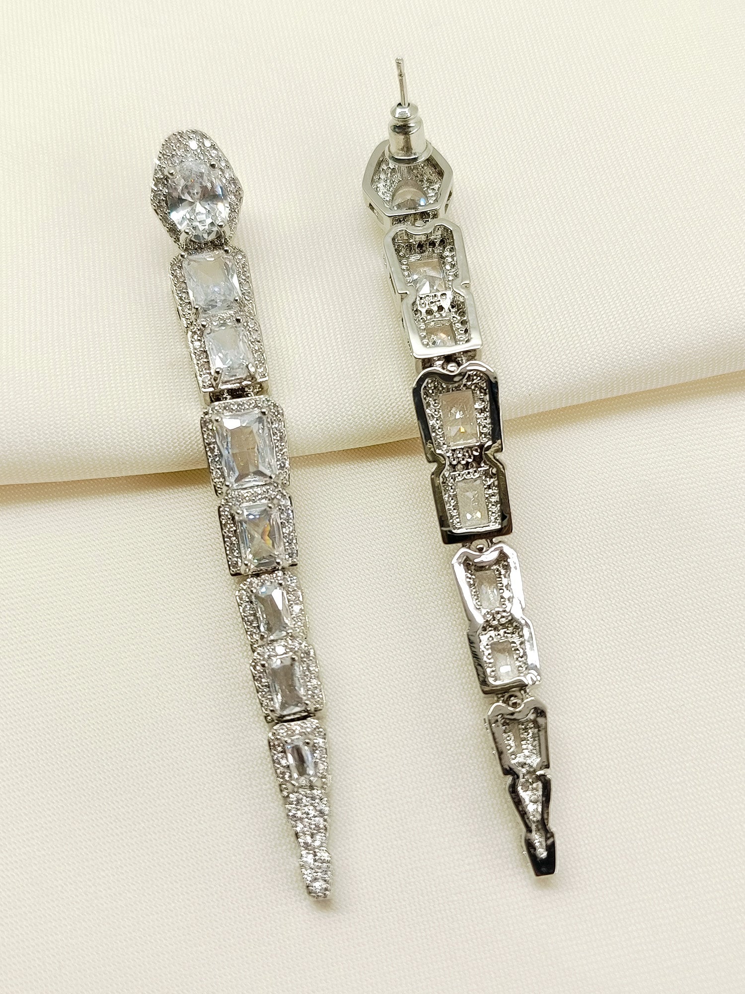 Sampurna White American Diamond Earring