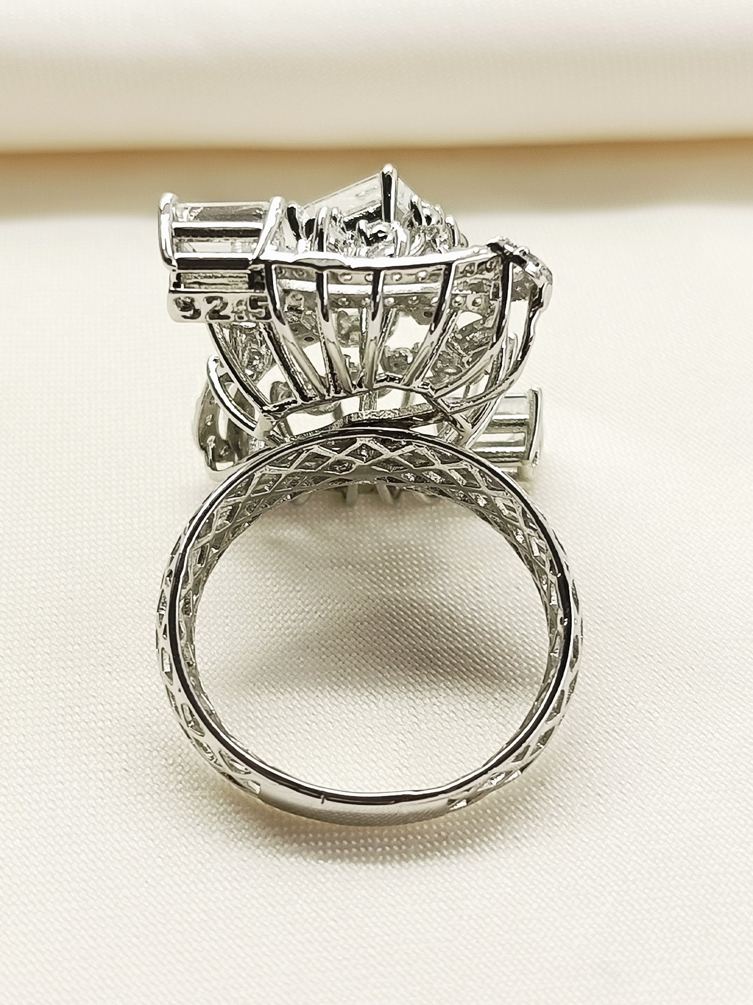 Gesa 92.5 Silver American Diamond Finger Ring