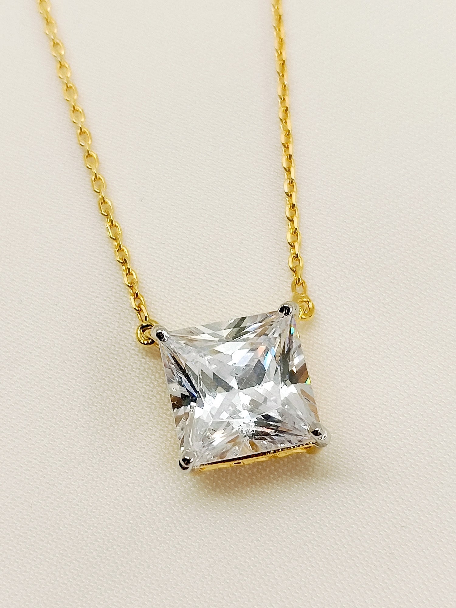 Diksha 92.5 Silver Swarovski Stone Pendal - qivii