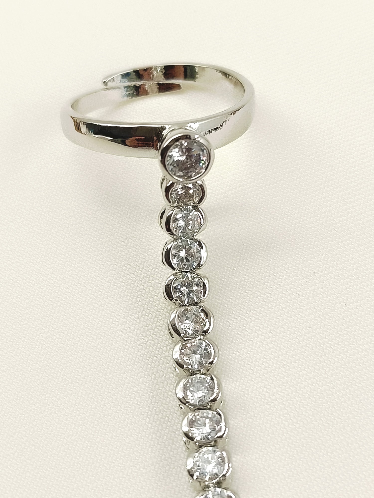 Warhi White American Diamond Hathphool