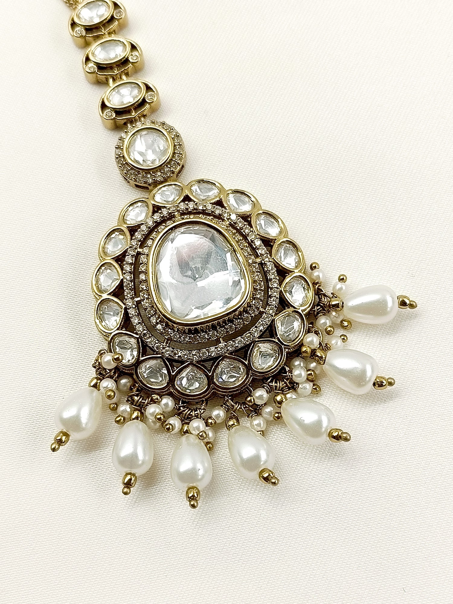 Elizabeth White Victorian Teeka