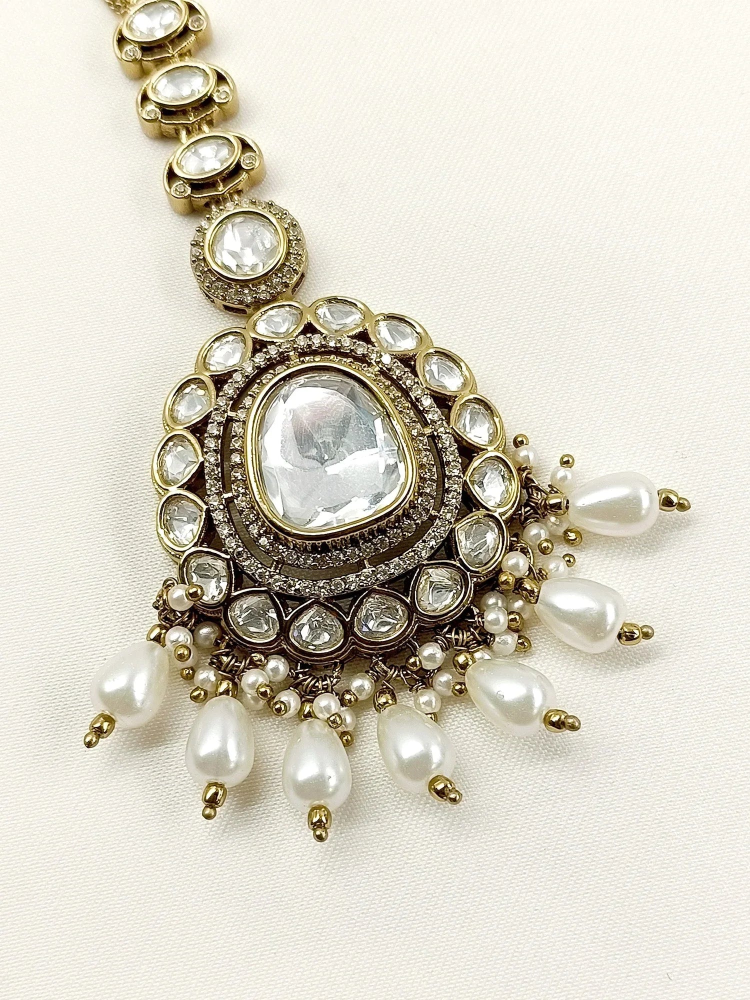 Elizabeth White Victorian Teeka