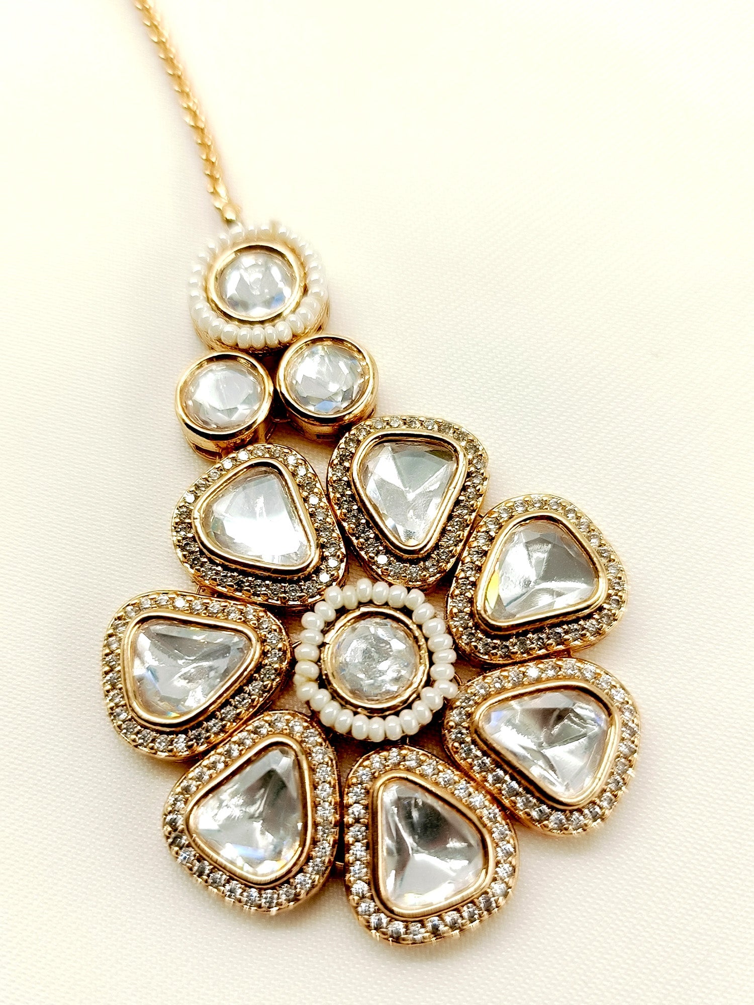 Shivika White Kundan Teeka - qivii